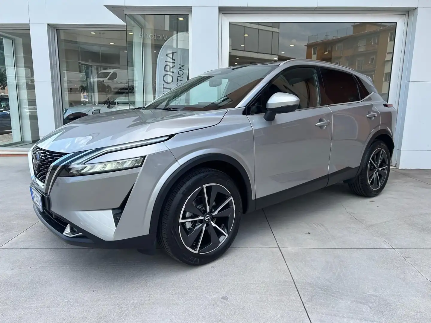Nissan Qashqai MHEV 140 CV TEKNA C.MANUALE NAVI CARPLAY RETROCAM Zilver - 1