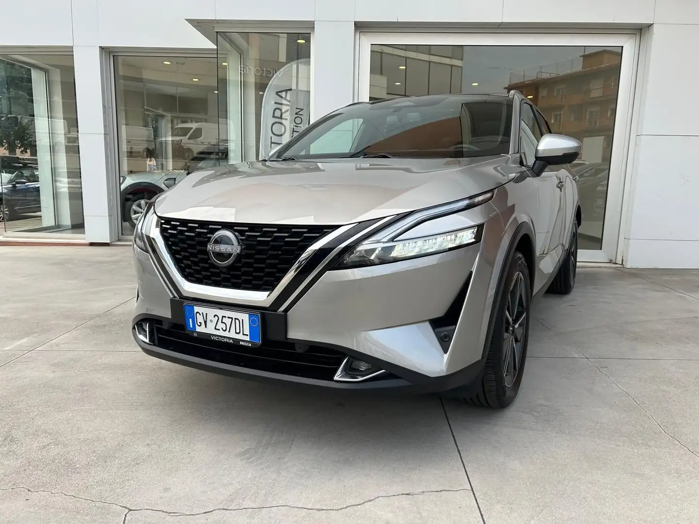 Nissan Qashqai MHEV 140 CV TEKNA C.MANUALE NAVI CARPLAY RETROCAM Zilver - 2