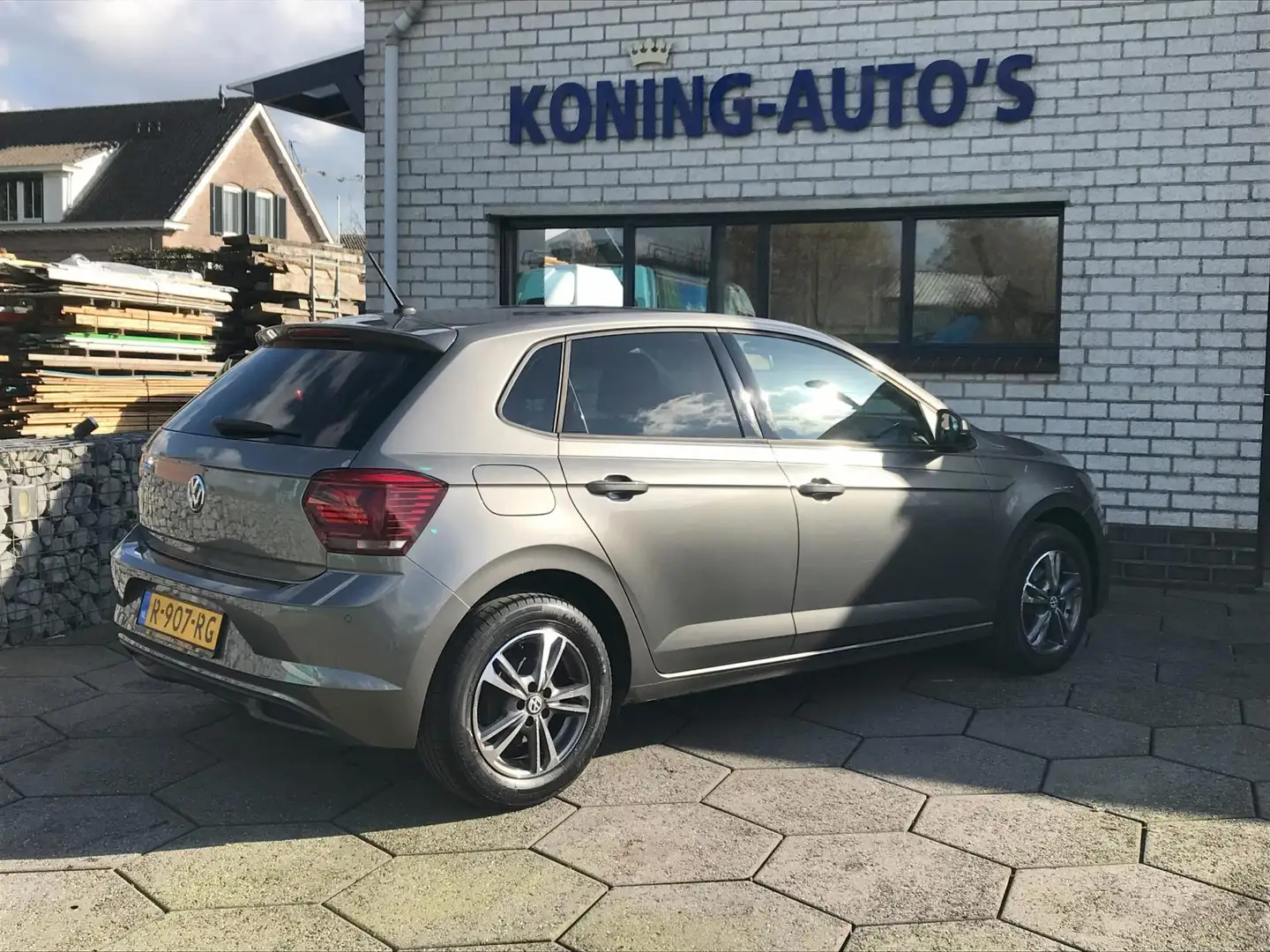 Volkswagen Polo 1.0 TSI Beats/ PDC/ Privacyglass/ Premium Audio Grijs - 2