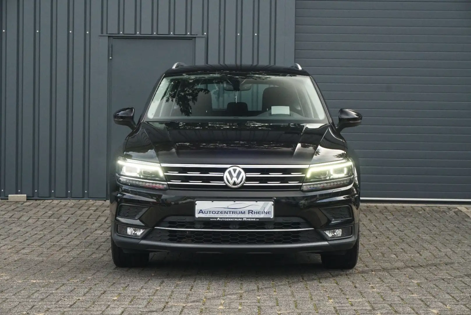 Volkswagen Tiguan Highline 360°Kam ACC SHZ Virtual AHK HUD Noir - 2