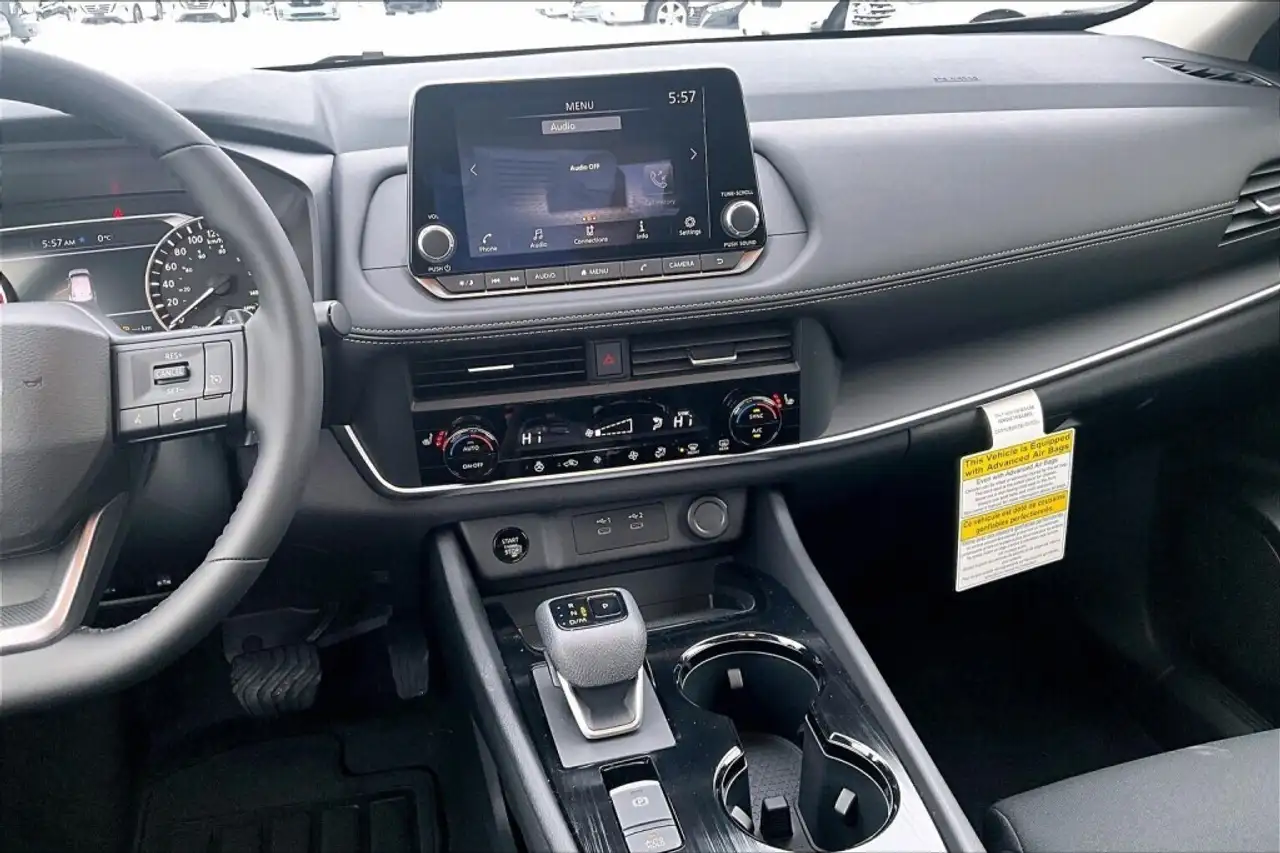 Nissan Rogue снимка Nissan Rogue