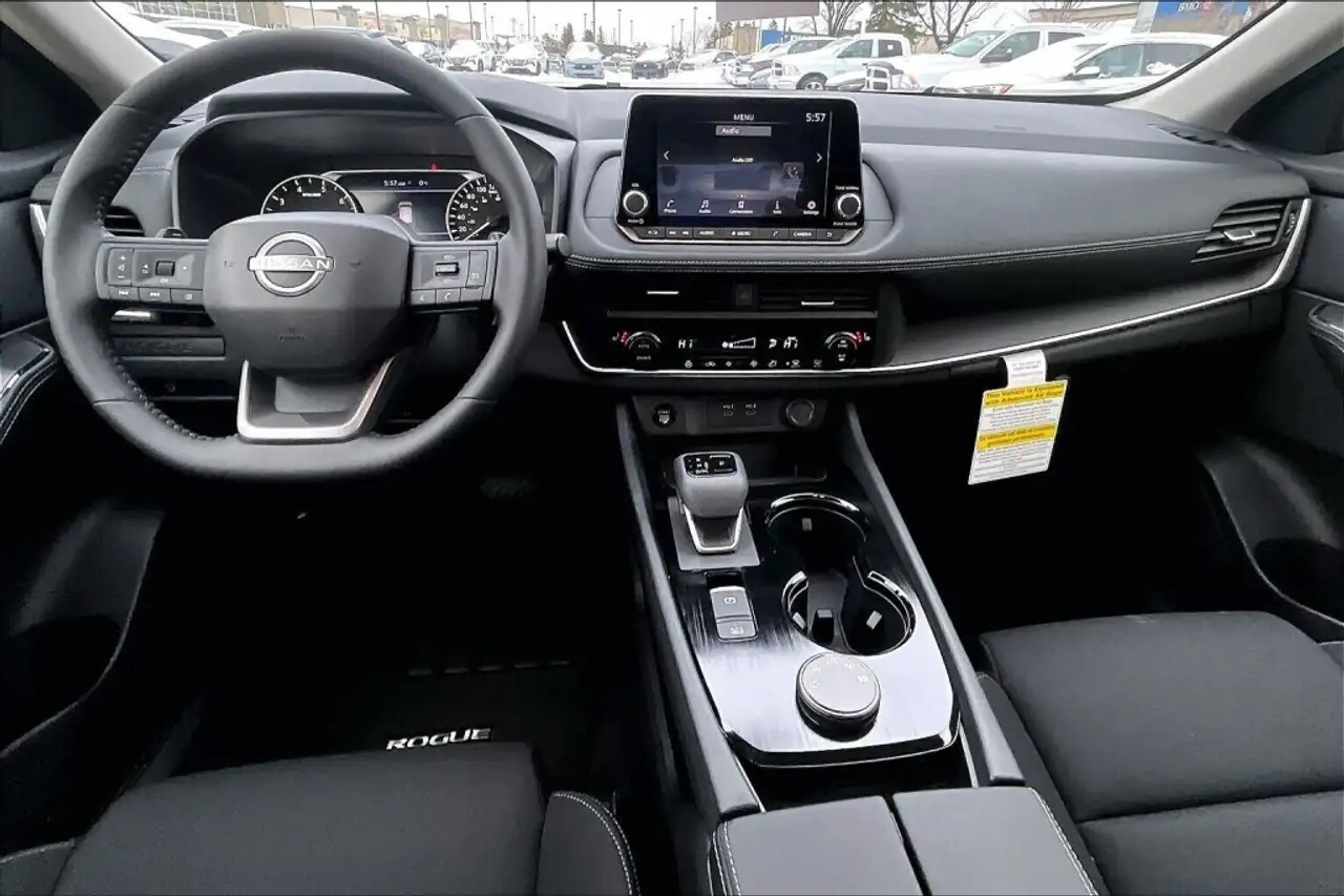 Nissan Rogue снимка Nissan Rogue