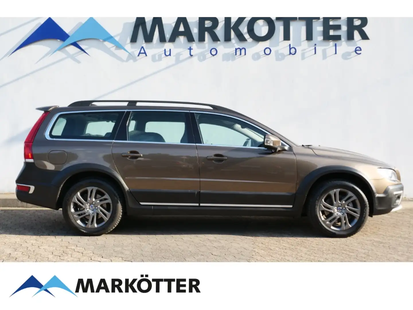 Volvo XC70 D5 AWD Momentum /AHK/Kamera/BLIS/Scheckheft/ Braun - 2