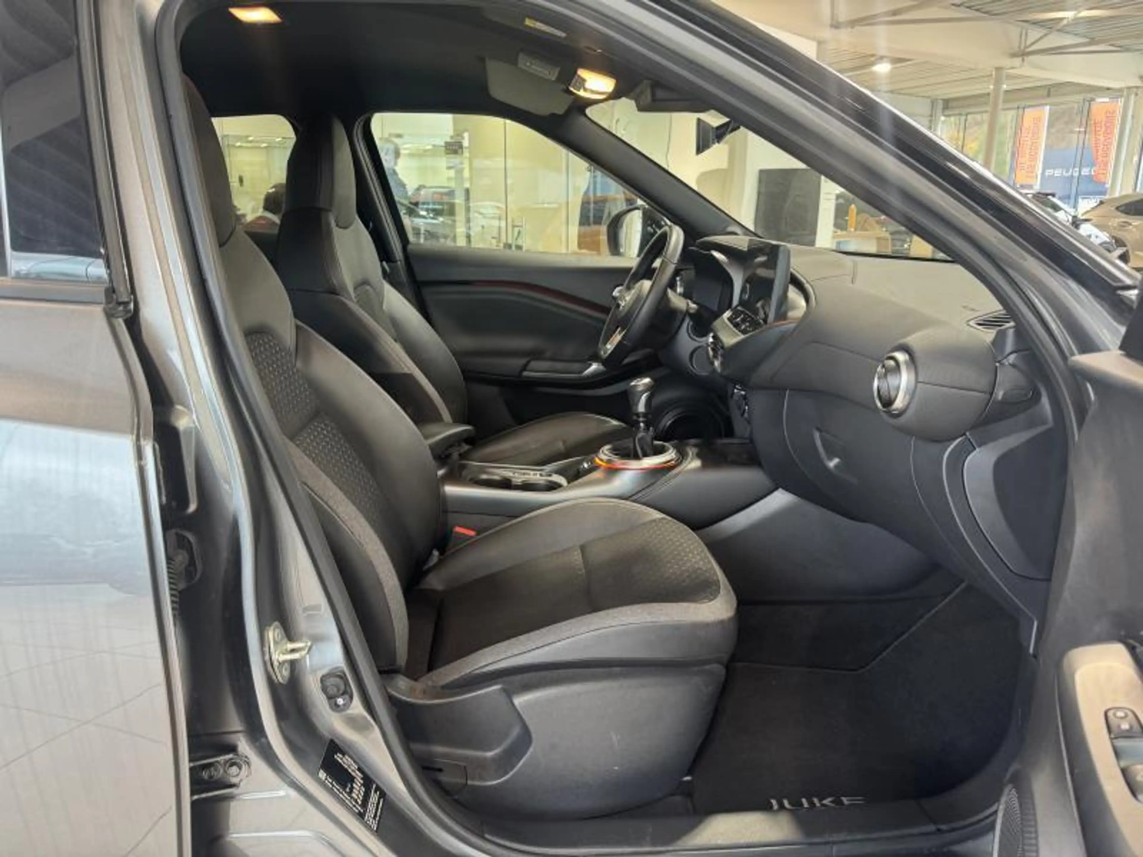 Nissan Juke 1.0 DIG-T N-DESIGN — photo 12