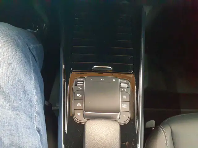 Mercedes-Benz GLB view 10