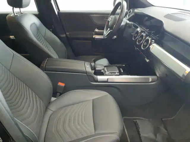 Mercedes-Benz GLB view 8