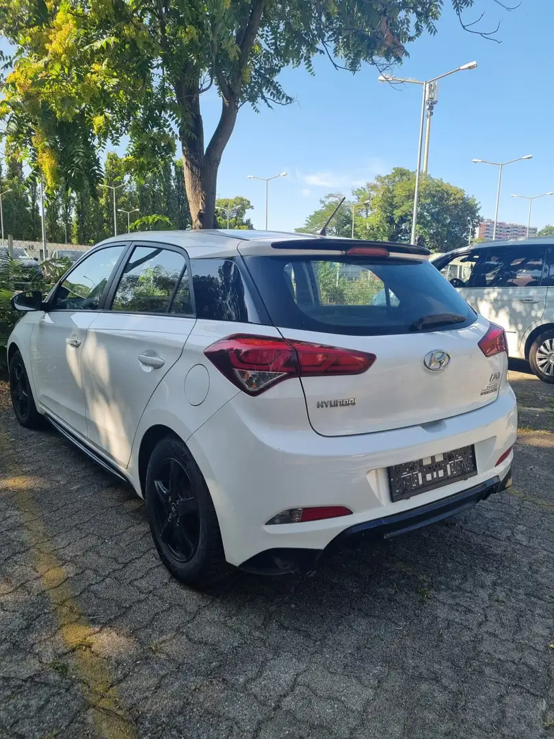 Hyundai i20 1,25 Edition Erstbesitz Neues Pickerl 2027/8 - 2