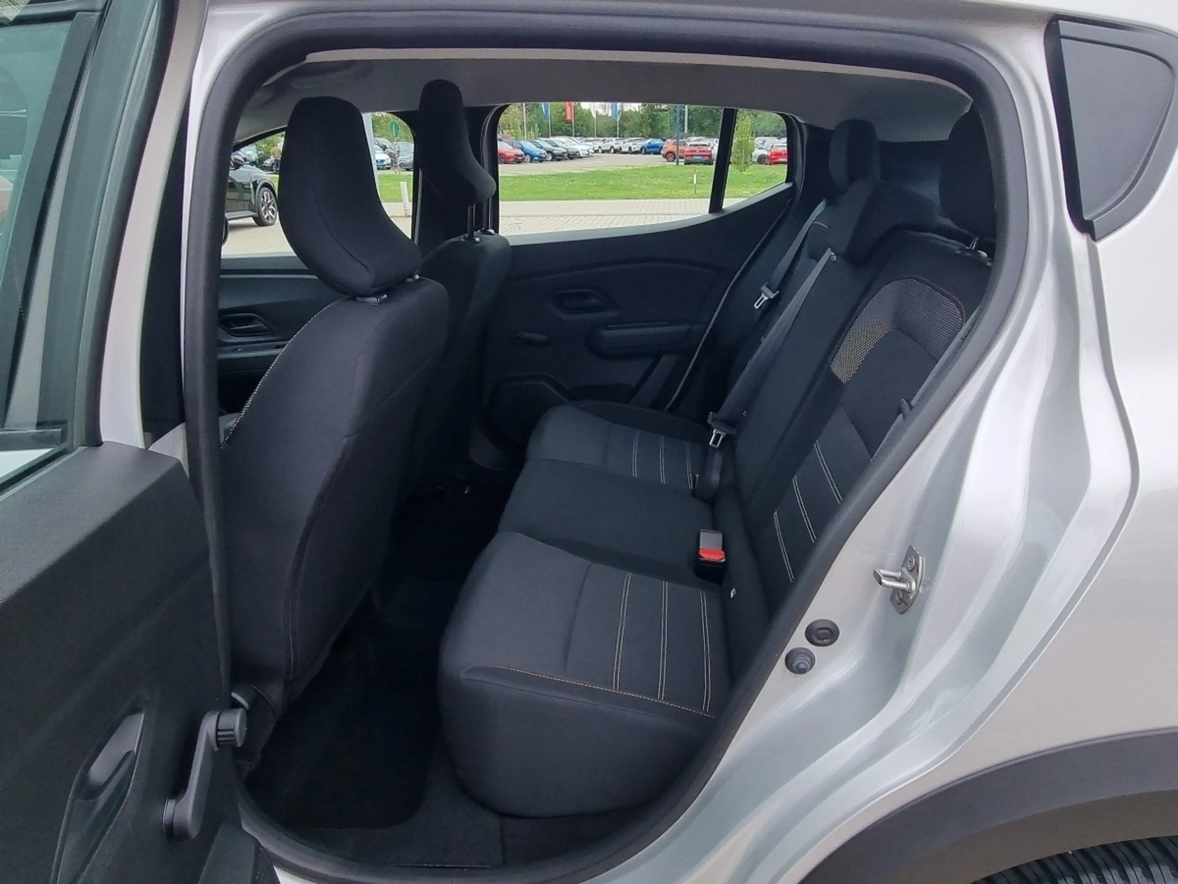 Dacia Sandero Stepway Essential TCe 90 — photo 10