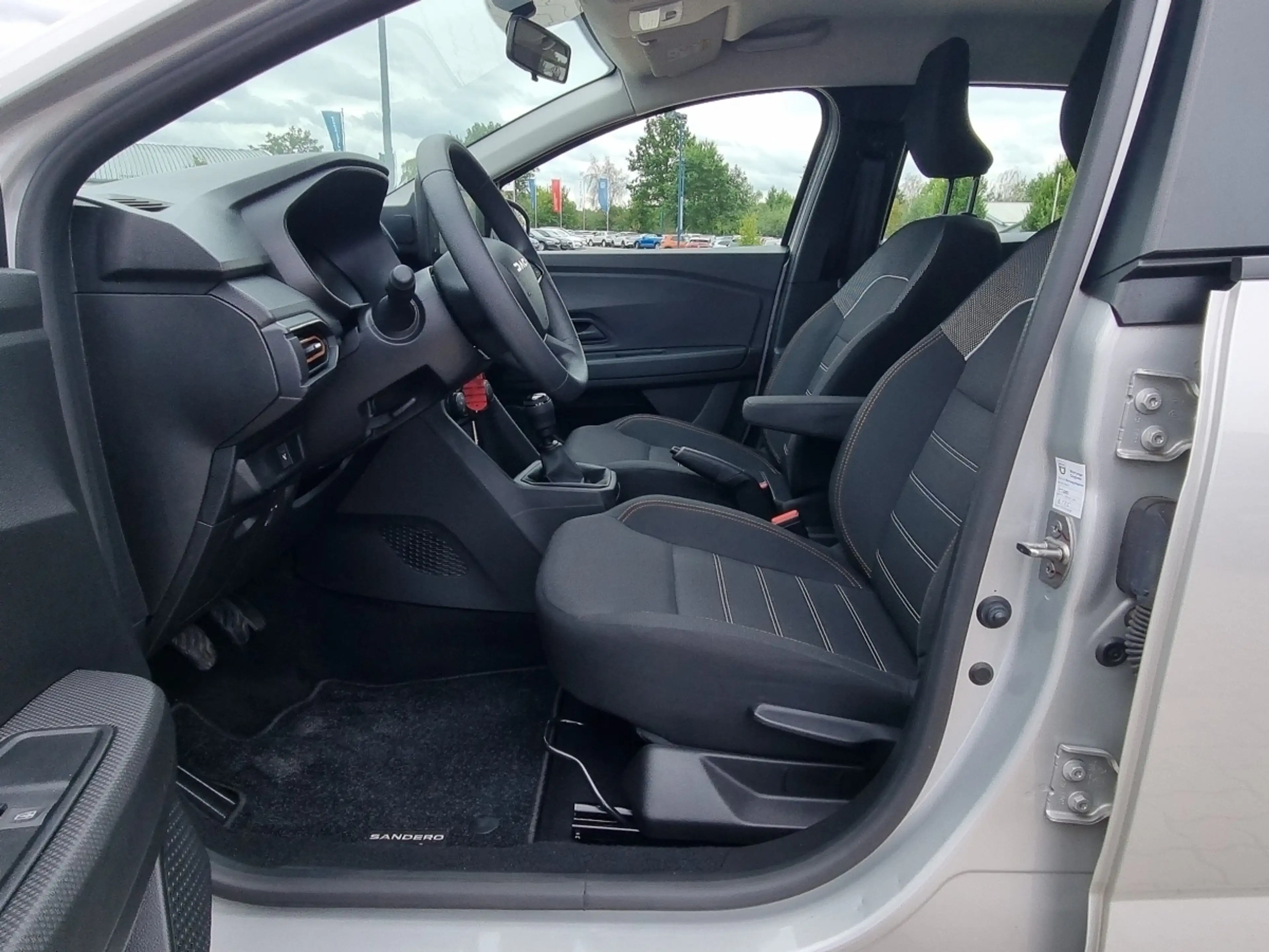 Dacia Sandero Stepway Essential TCe 90 — photo 6