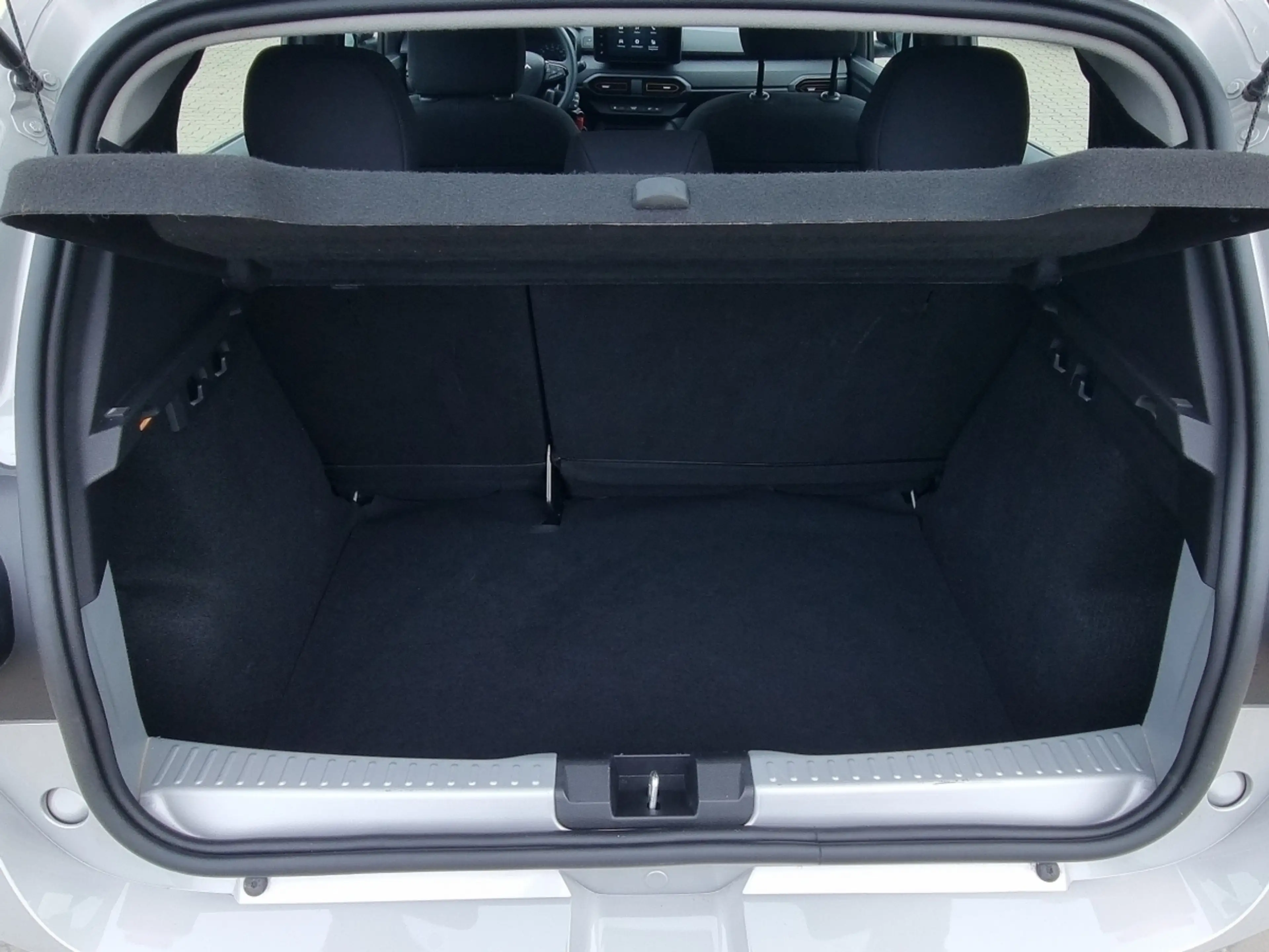 Dacia Sandero Stepway Essential TCe 90 — photo 11