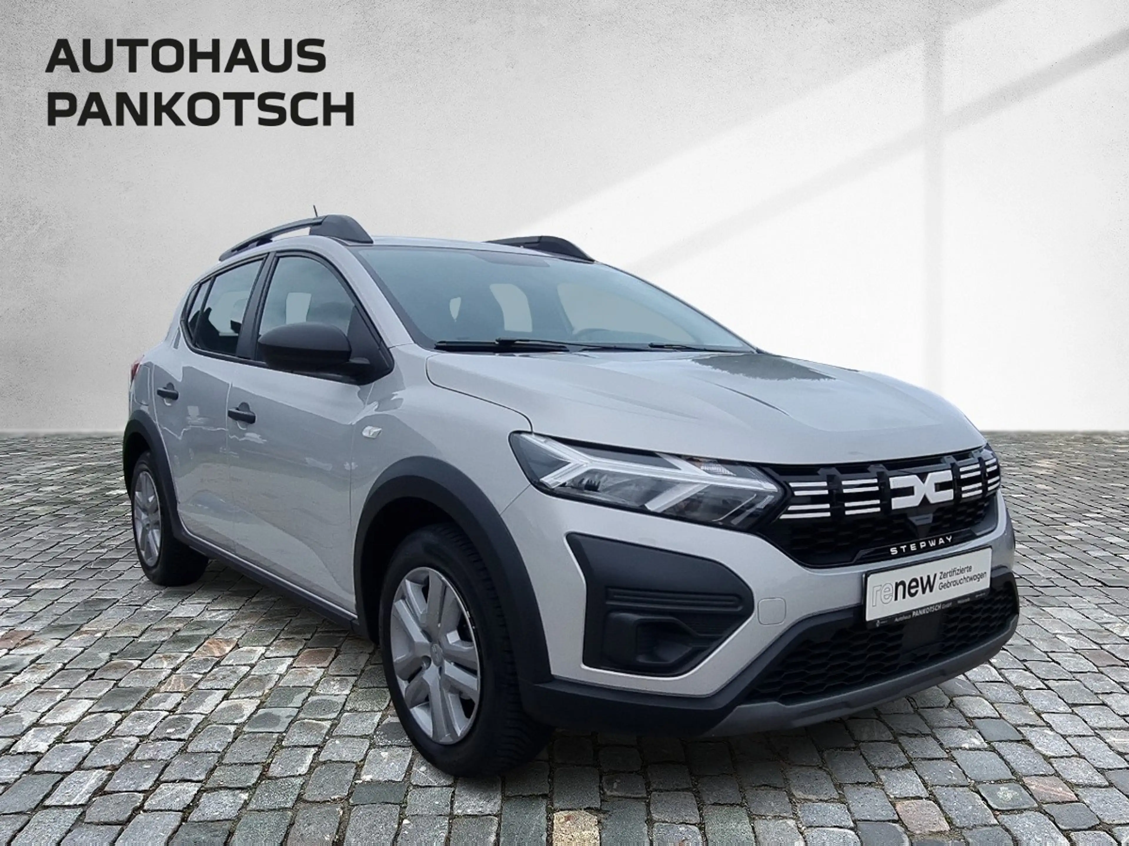 Dacia Sandero Stepway Essential TCe 90 — photo 4