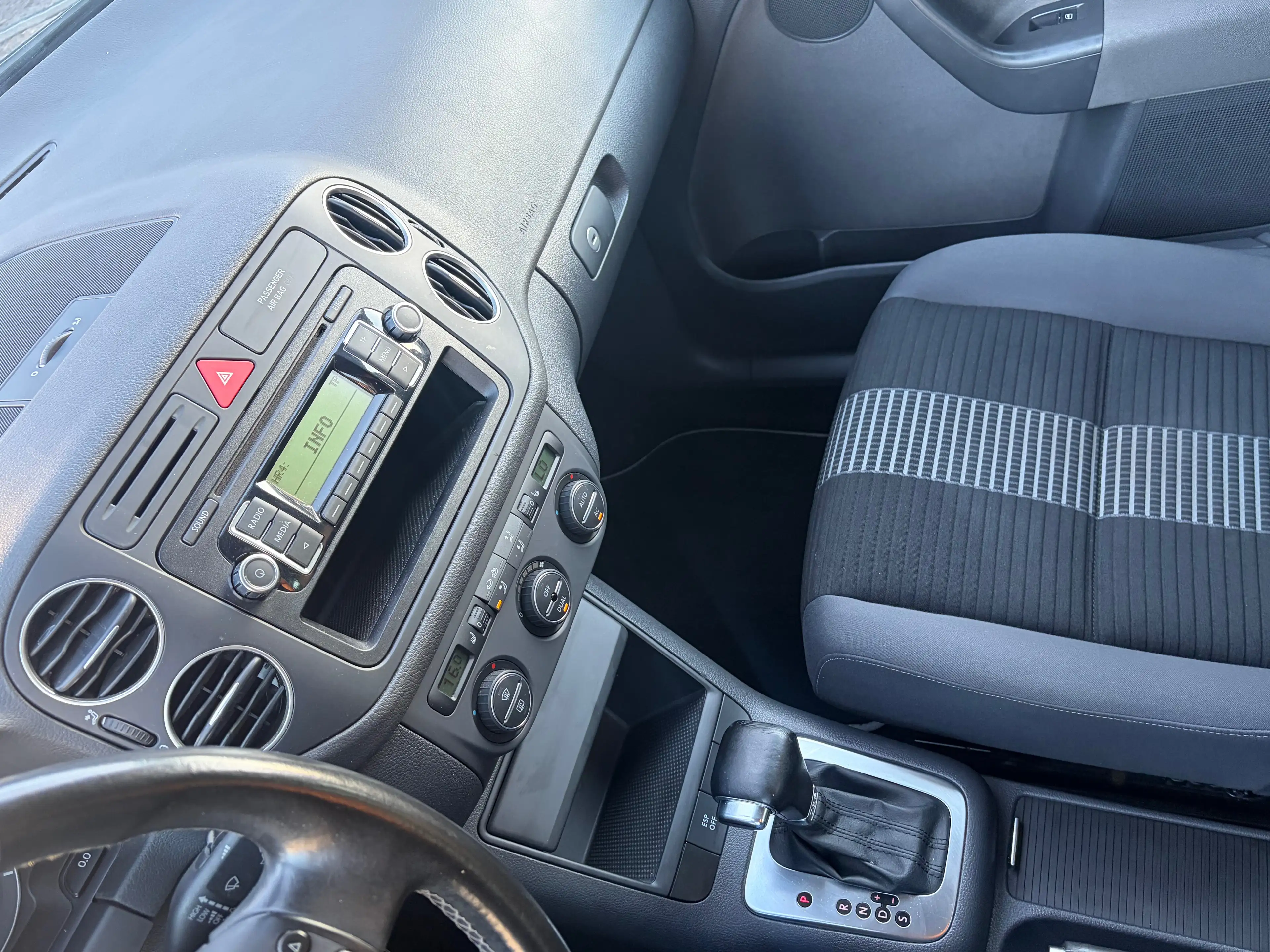 Volkswagen Golf Plus Automatik*2.Hand*SHZ*HU/AU Neu*AHK*PDC*Temp.* — photo 10