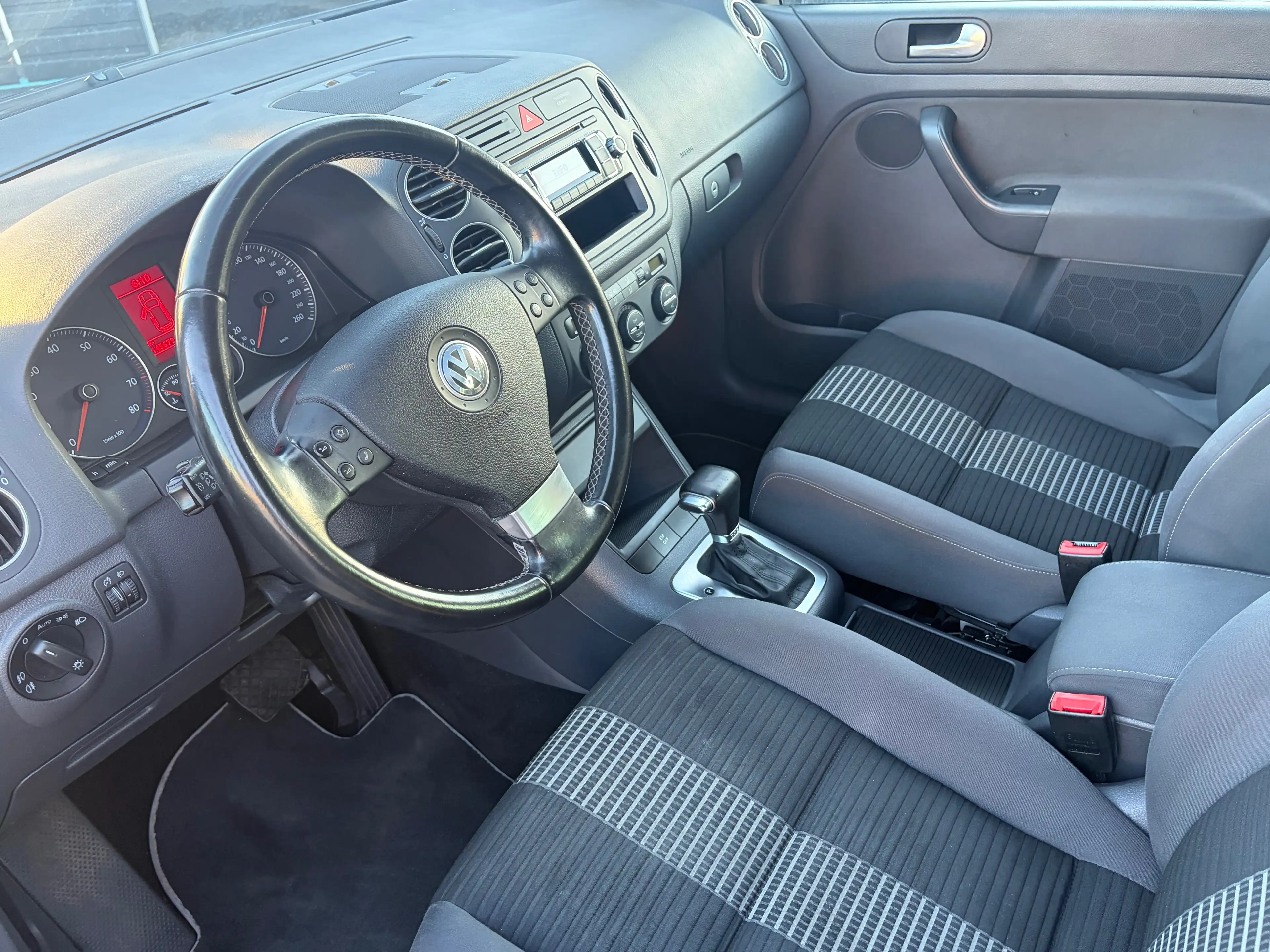 Volkswagen Golf Plus Automatik*2.Hand*SHZ*HU/AU Neu*AHK*PDC*Temp.* — photo 9