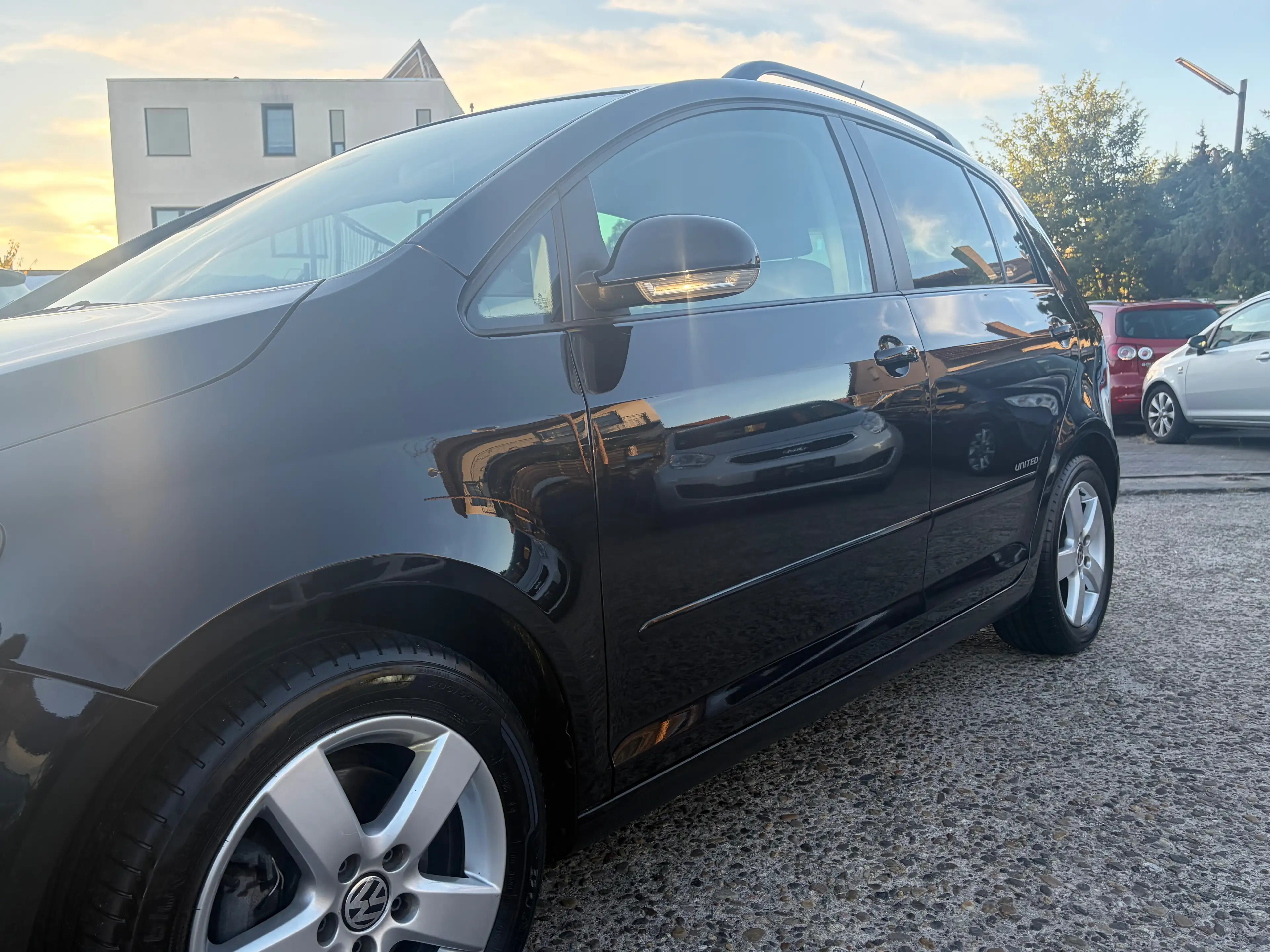 Volkswagen Golf Plus Automatik*2.Hand*SHZ*HU/AU Neu*AHK*PDC*Temp.* — photo 2