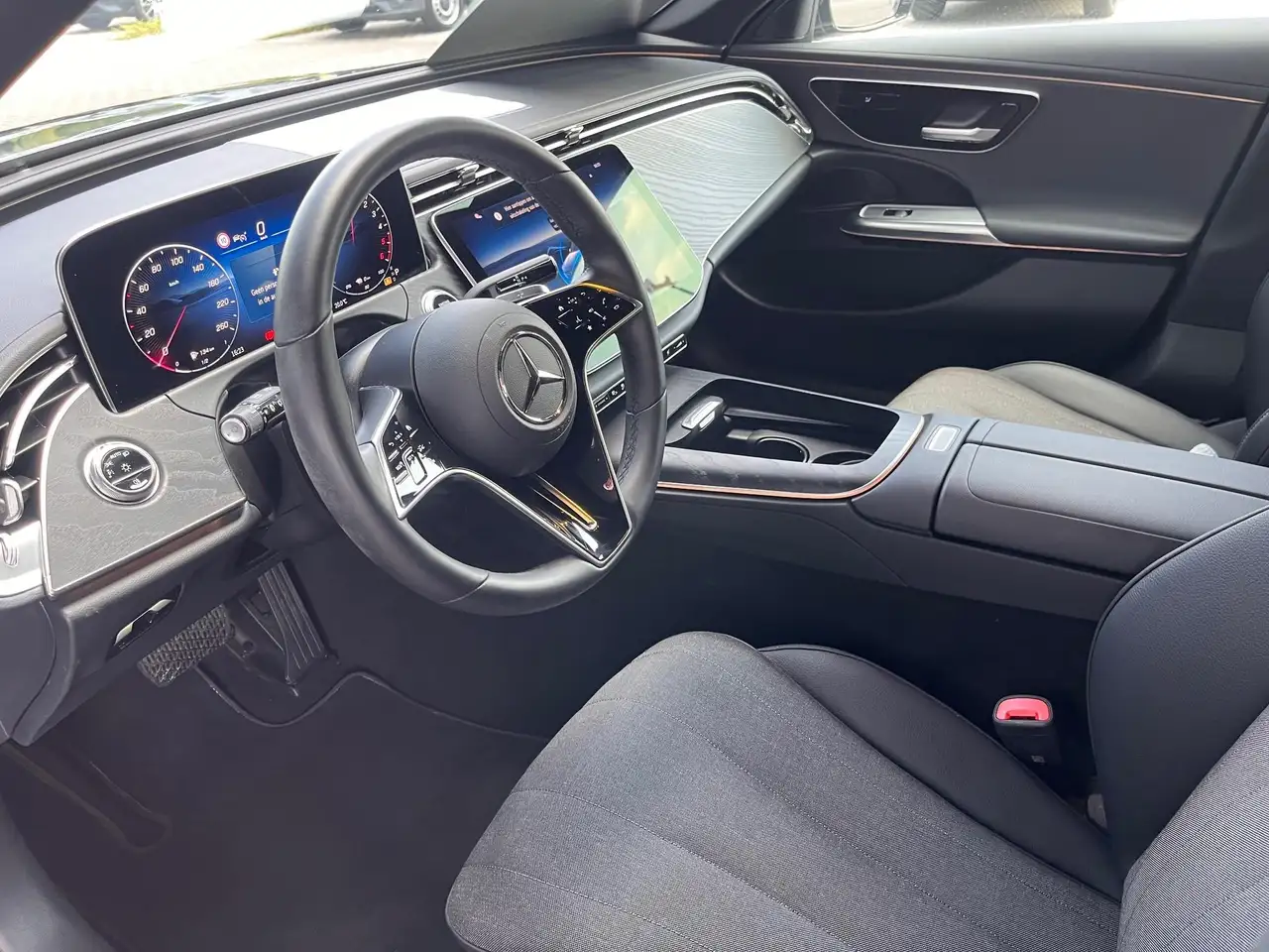 Mercedes-Benz E-Class de 4MATIC, миниатюра 16