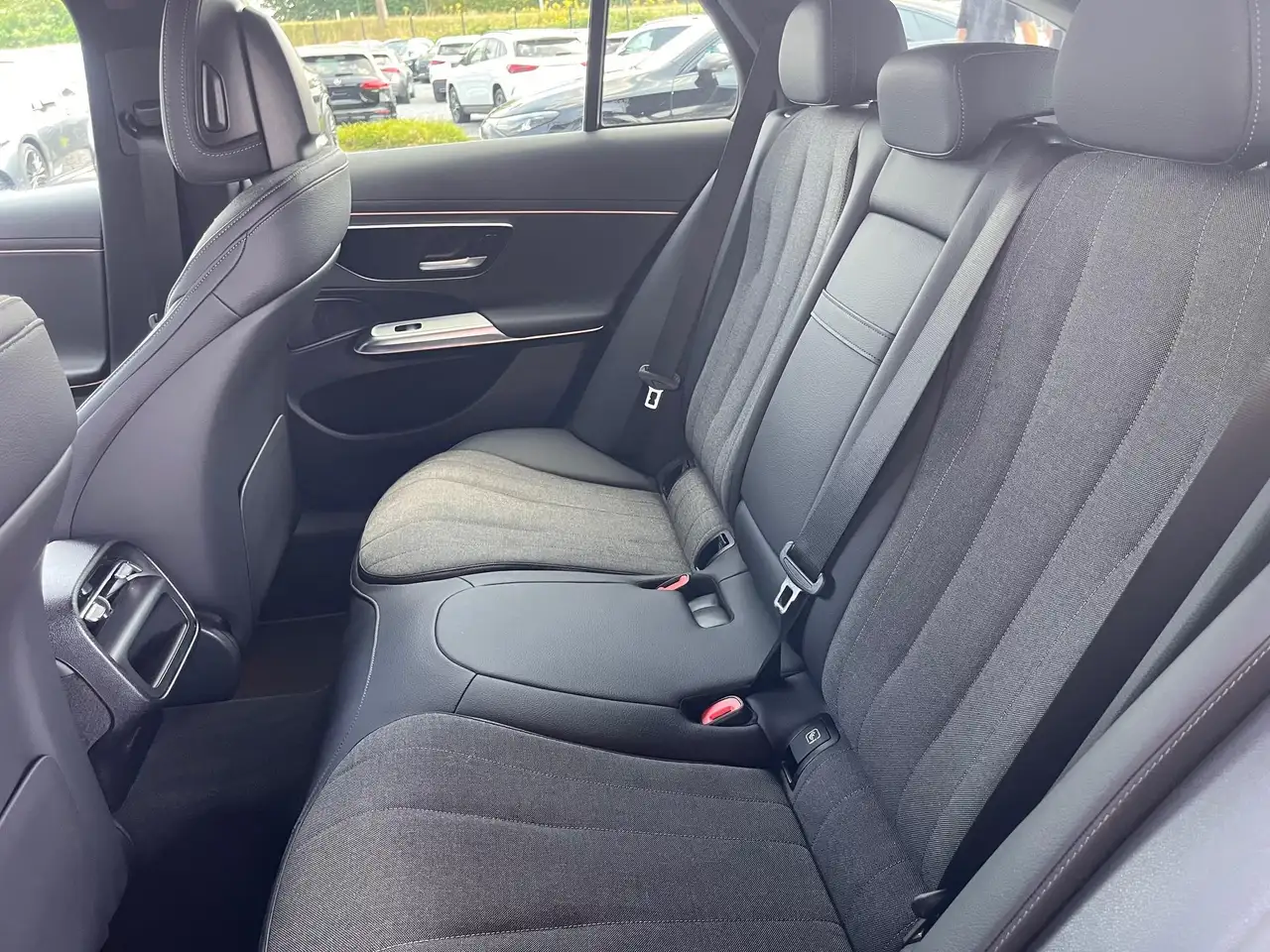 Mercedes-Benz E-Class de 4MATIC, миниатюра 18