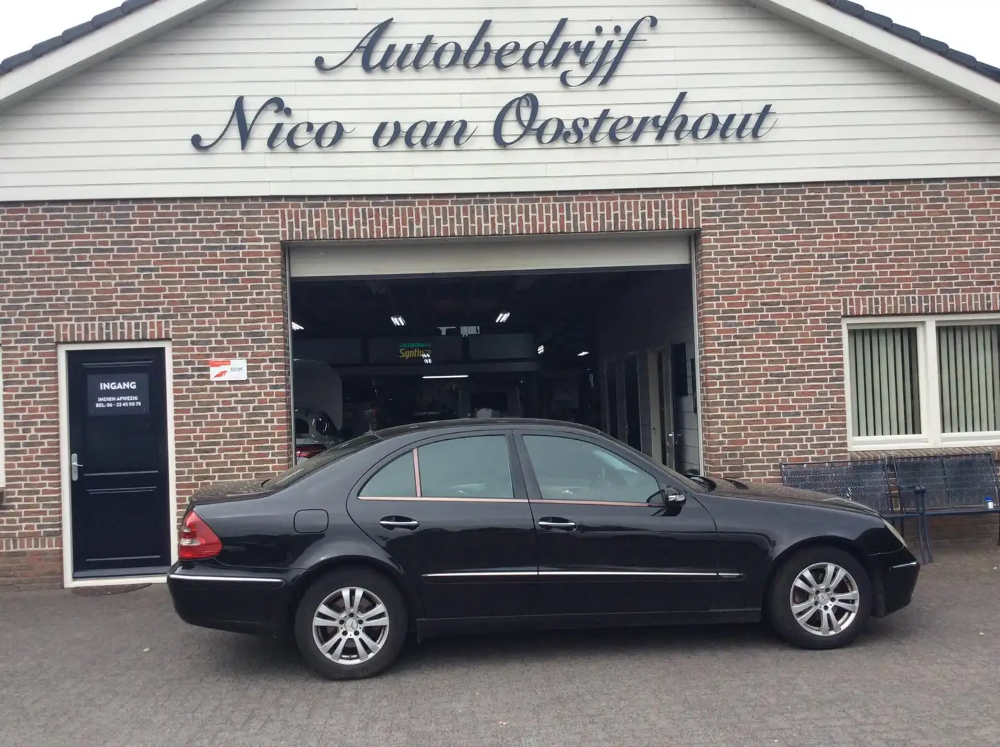 Mercedes-Benz E 200 CDI Avantgarde Zwart - 1