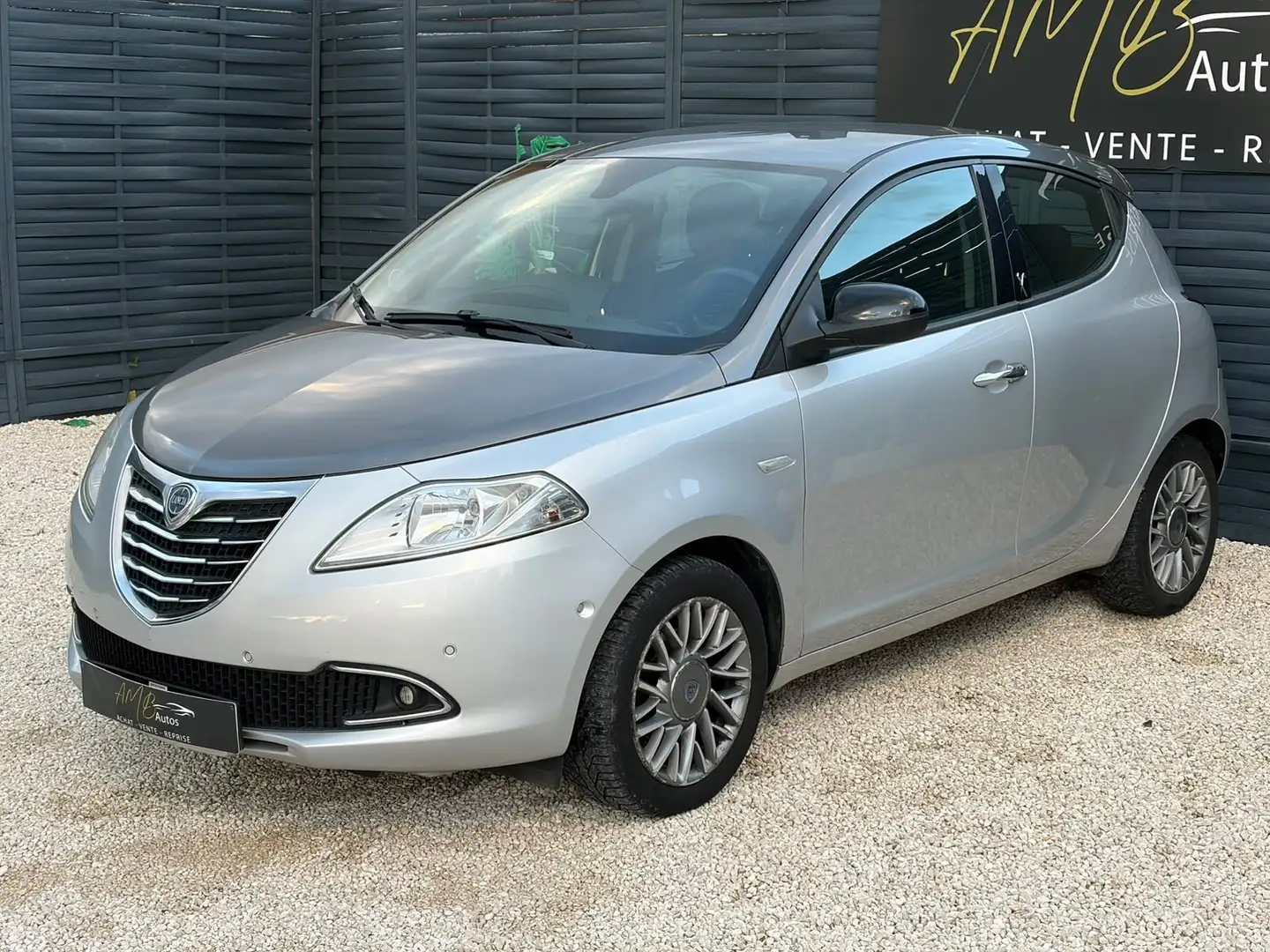 Lancia Ypsilon Ypsilon 0.9 TwinAir Platinum Gris - 2