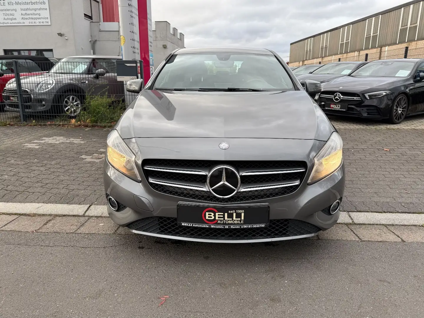 Mercedes-Benz A 180 BE Style Navi Leder FINANZIERUNG Grau - 2