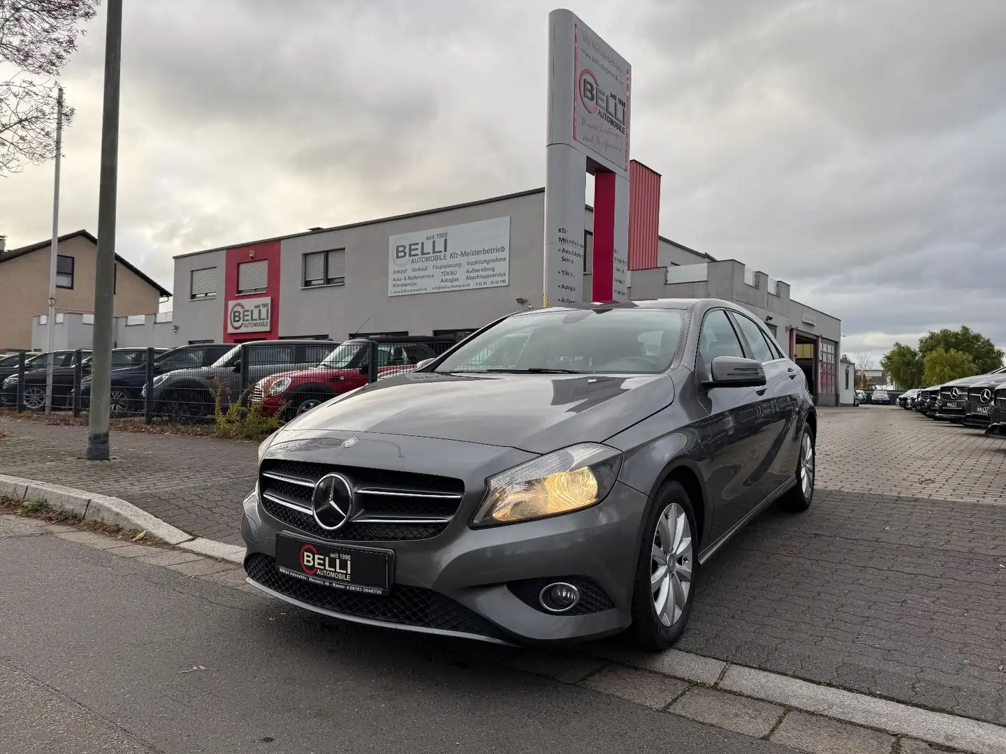 Mercedes-Benz A 180 BE Style Navi Leder FINANZIERUNG Grau - 1