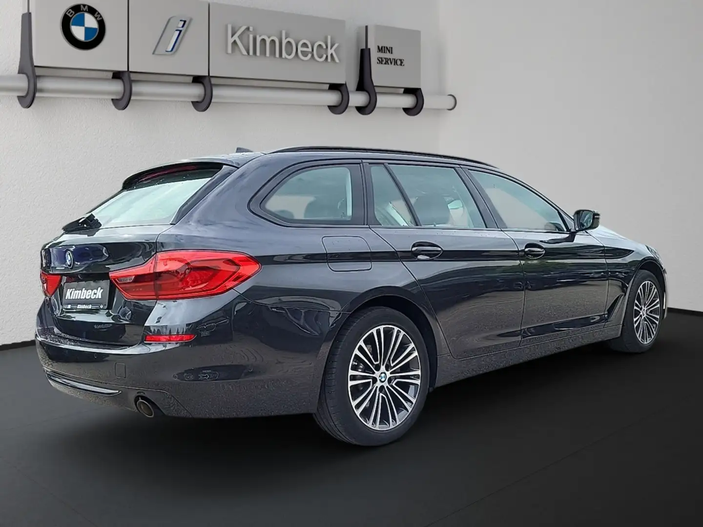BMW 520 d xDrive Touring Sport Line ACC AHK ParkAss Grijs - 2