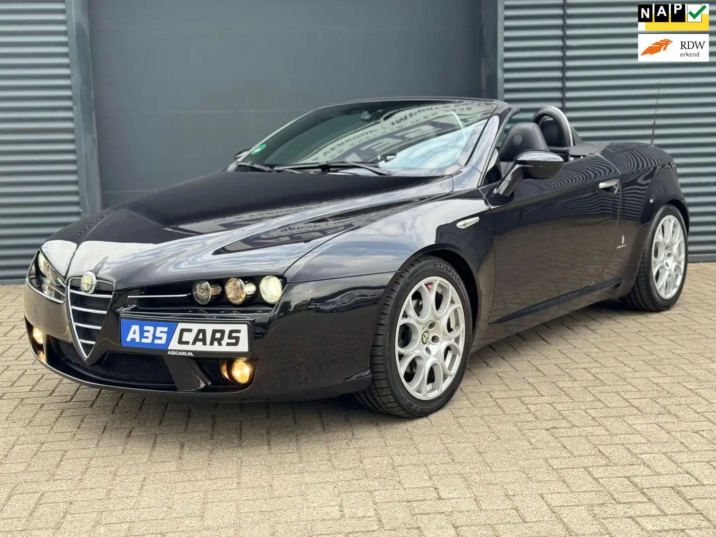 Alfa Romeo Spider 2.2 JTS Zwart - 1
