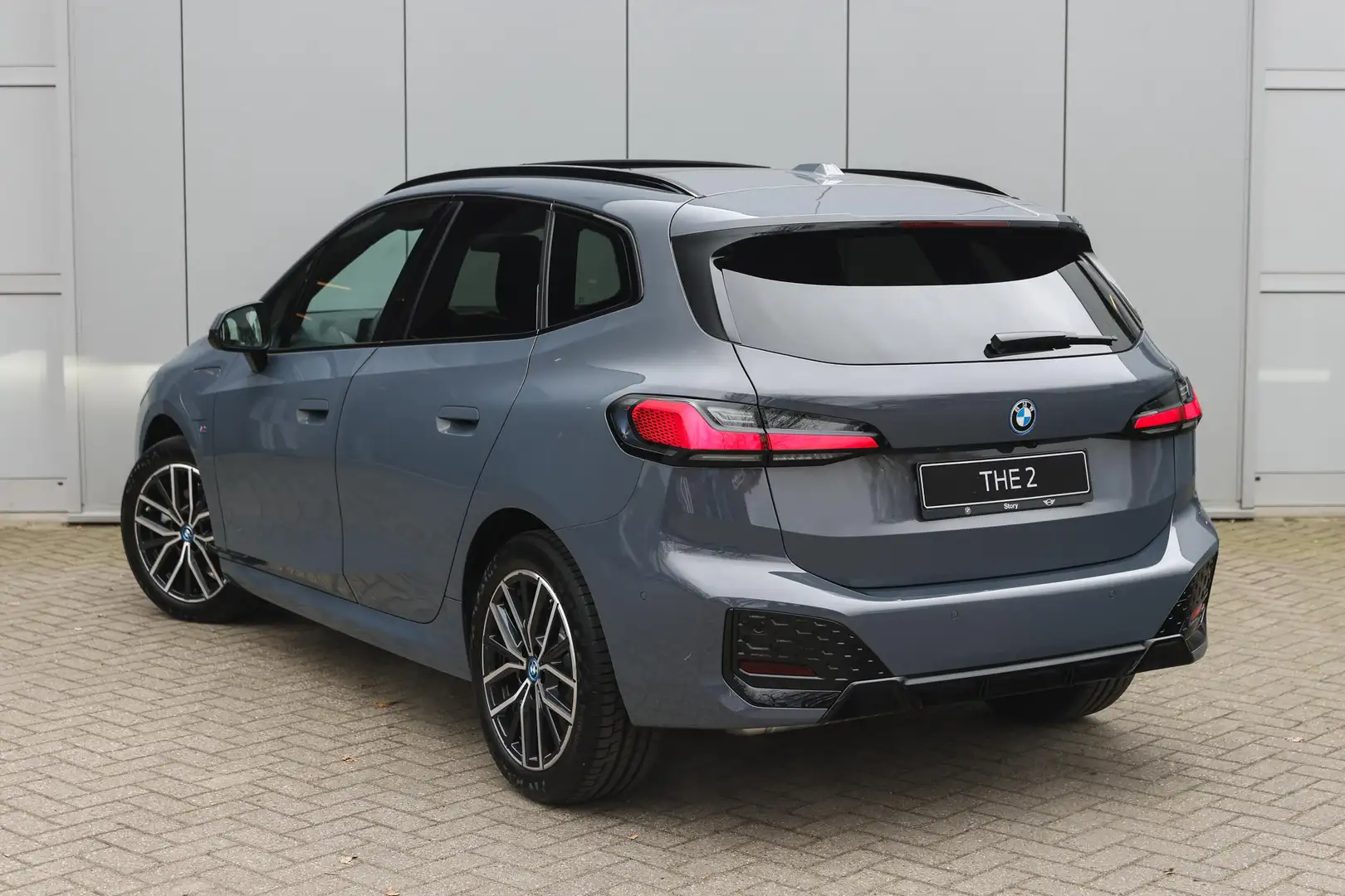 BMW 225 2 Serie Active Tourer 225e xDrive M Sport Automaat Grijs - 2