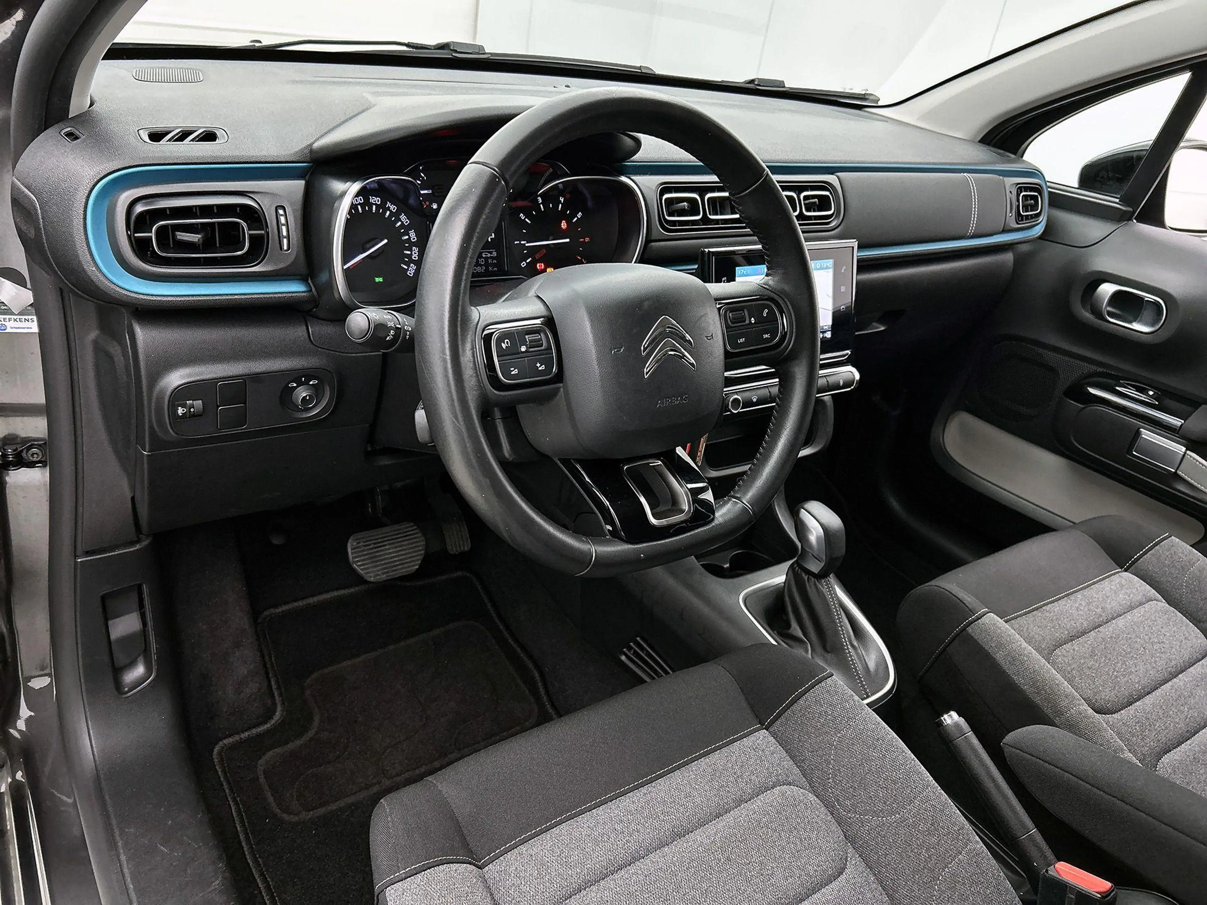 Citroen C3 1.2 110pk Shine Automaat | Navigatie | Climate Con — photo 10