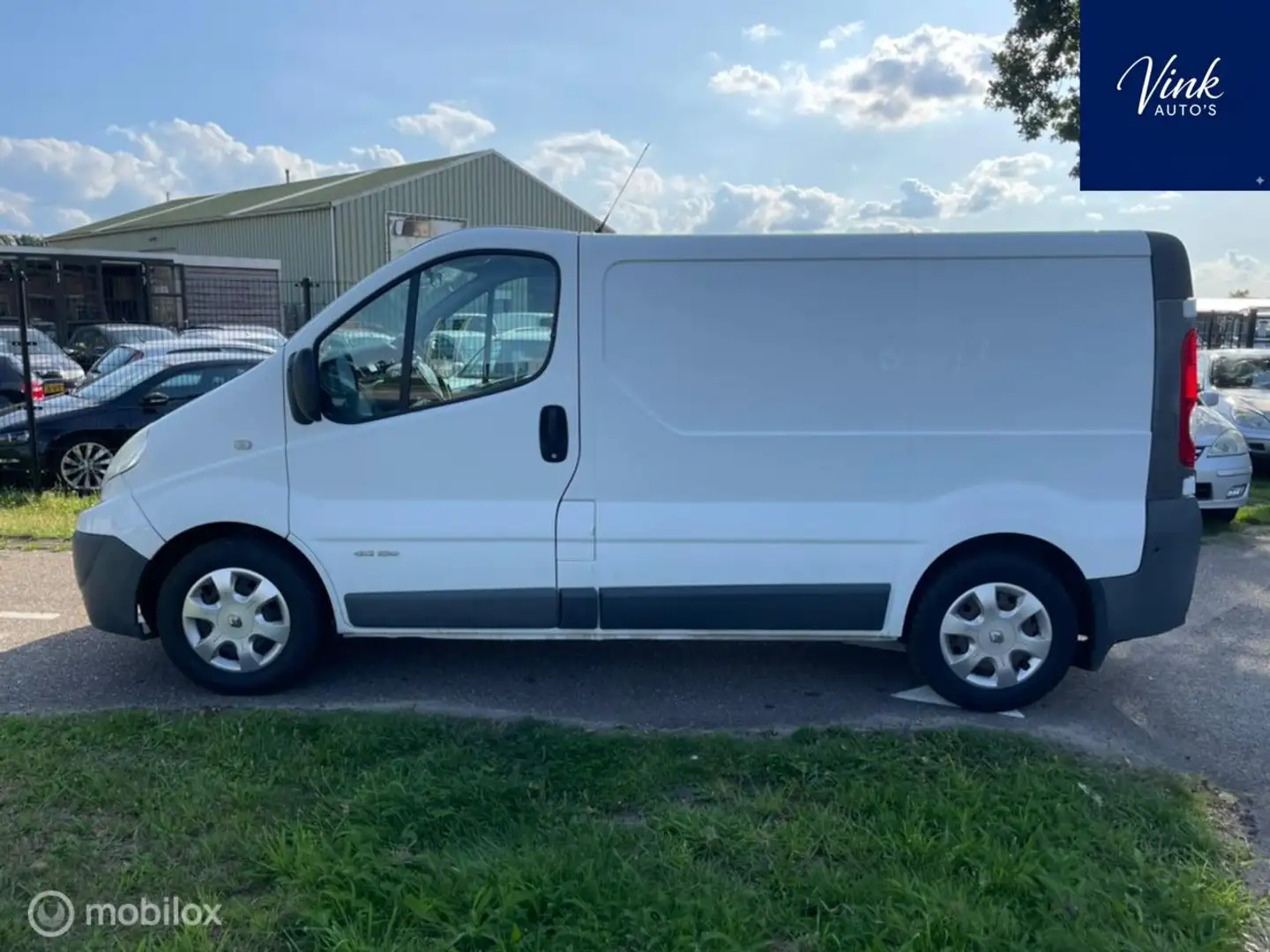 Renault Trafic 2.5 dCi T29 L1H1 | 145 pk | A/C | 3 Persoons | 200 Wit - 2