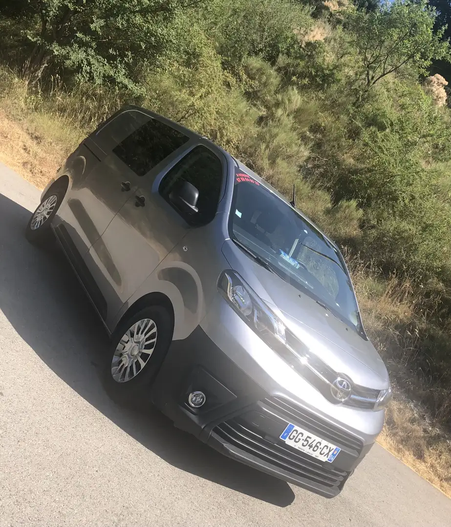 Toyota Proace VITRE MEDIUM 2.0L 150 D-4D BVM6 BUSINESS Gris - 1