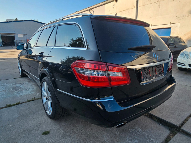 Mercedes-Benz E 200 CGI — photo 7