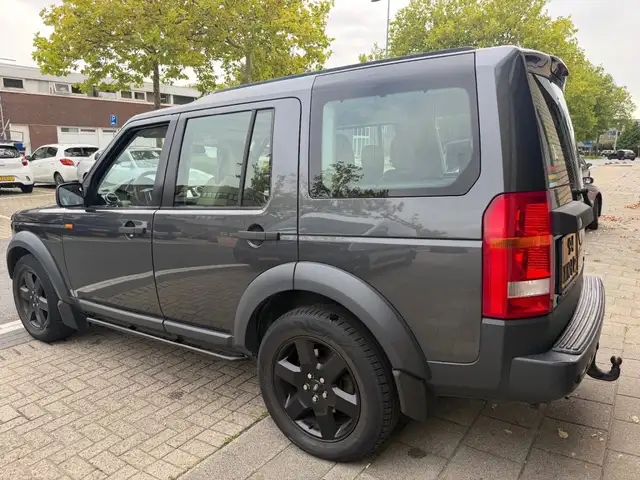 Land Rover Discovery view 8