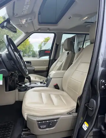 Land Rover Discovery view 10