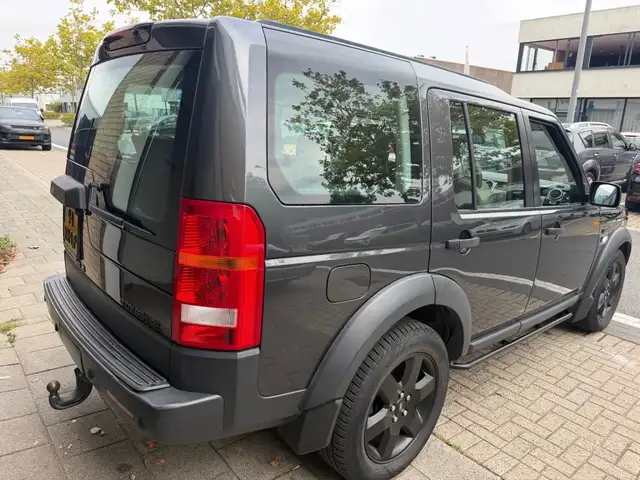 Land Rover Discovery view 6