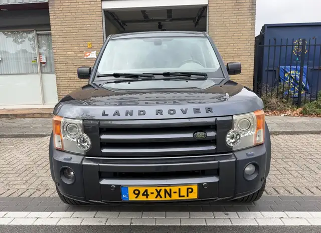 Land Rover Discovery view 4
