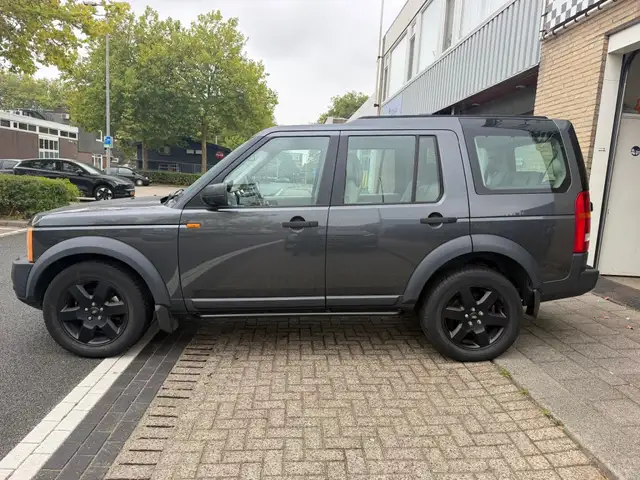 Land Rover Discovery view 14