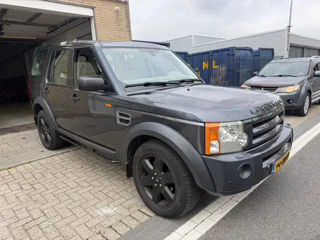 Land Rover Discovery view 5