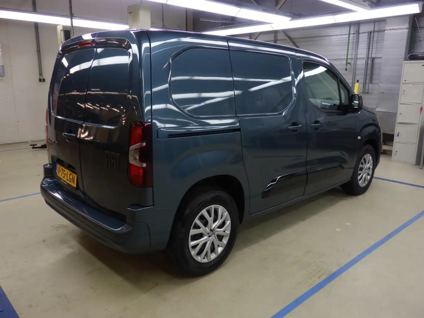 Fiat E-Doblo 50 kWh 3-ZITS | DRAADLOOS CARPLAY | NAVI 10" | RIJ plava - 2