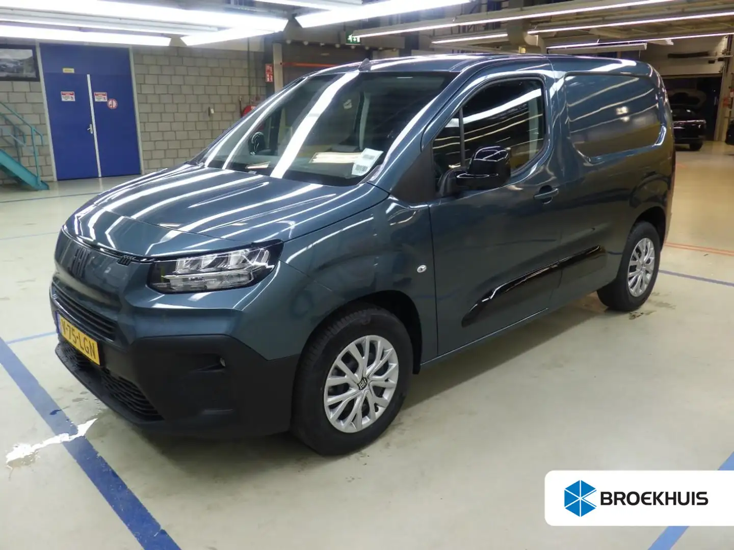 Fiat E-Doblo 50 kWh 3-ZITS | DRAADLOOS CARPLAY | NAVI 10" | RIJ plava - 1