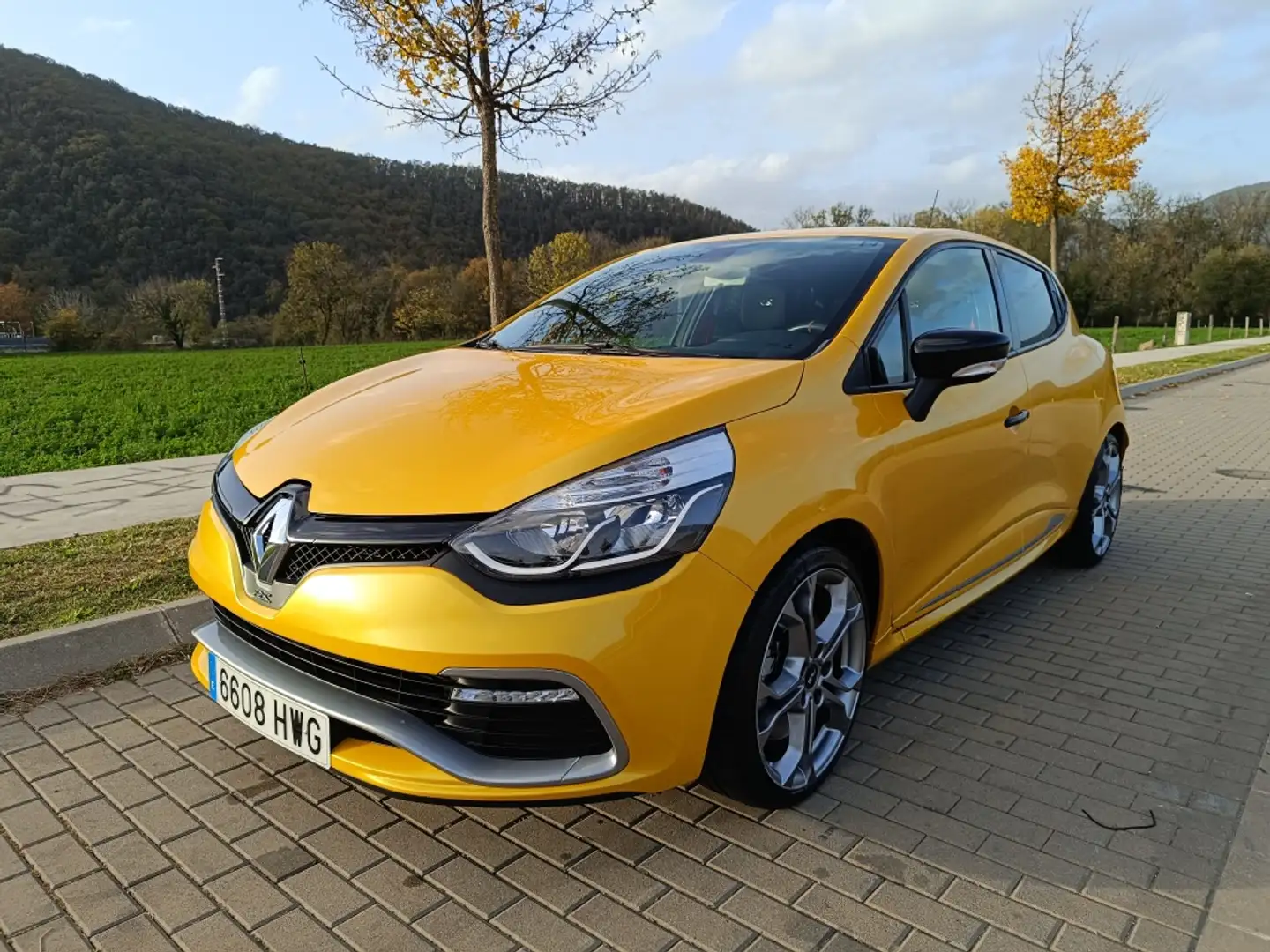Renault Clio 1.6 Sport EDC 200 Jaune - 1