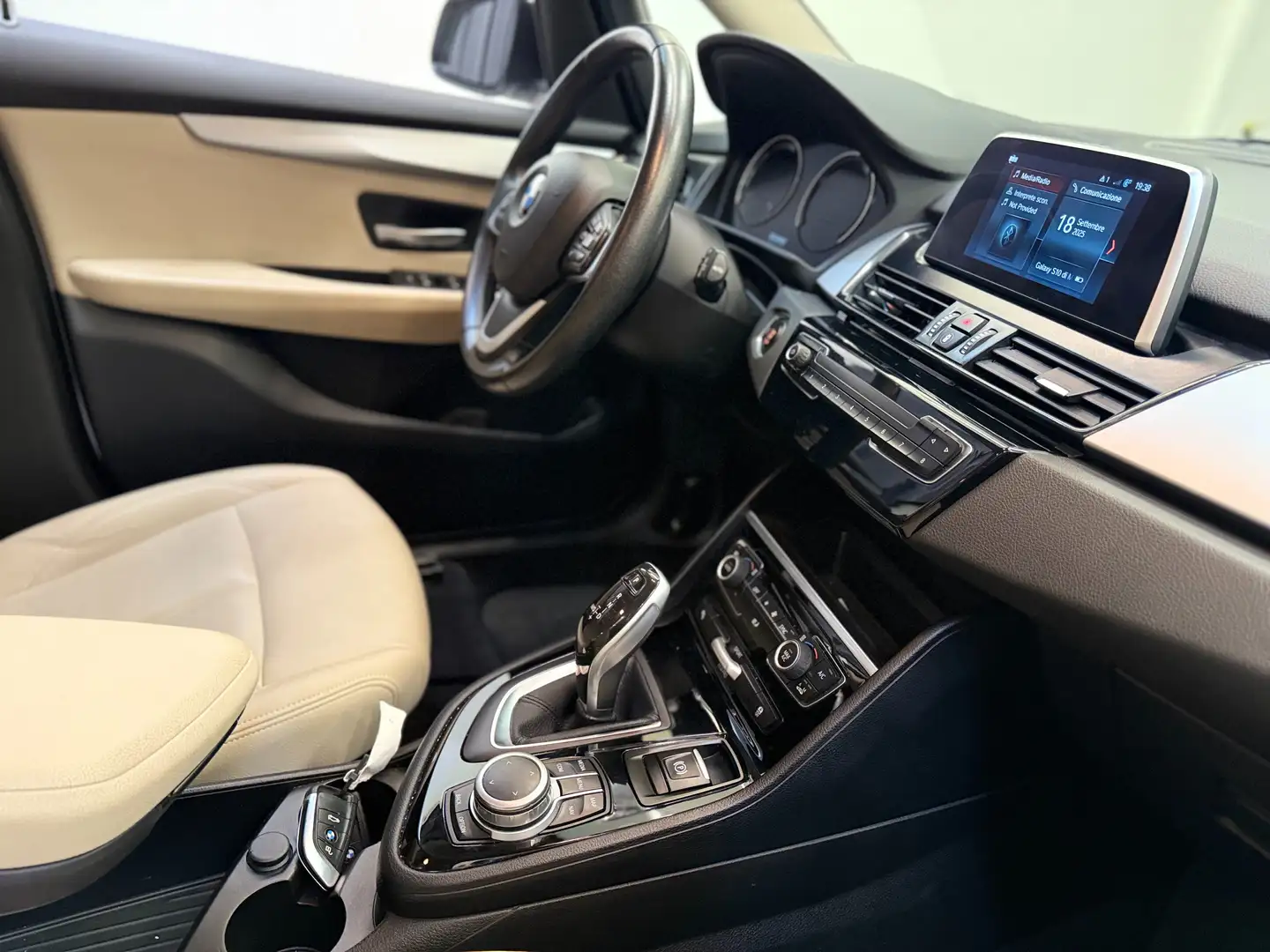 BMW 218 Serie 2 F46  Gran Tourer 218d  Business 5p my20 Blanco - 2
