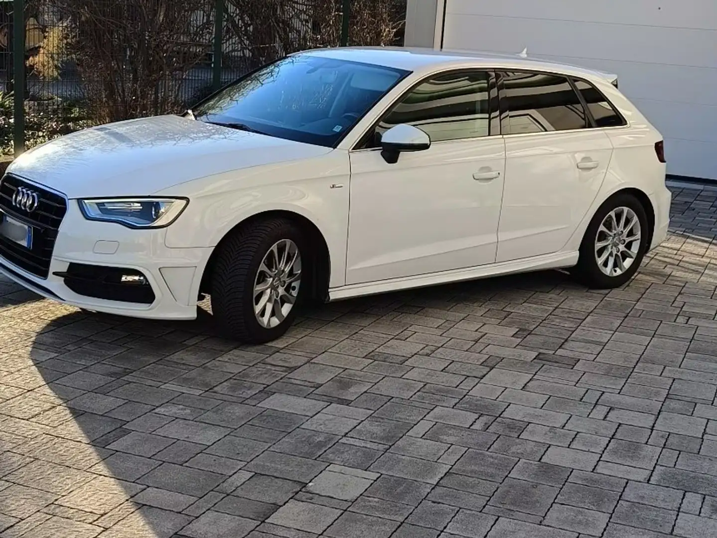 Audi A3 1.6 tdi Admired 110cv s-tronic E6 Bianco - 1