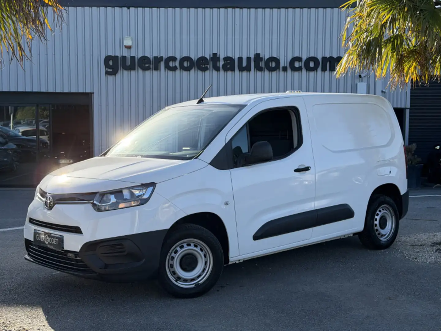 Toyota Proace City MEDIUM 100 D-4D BUSINESS Blanc - 1