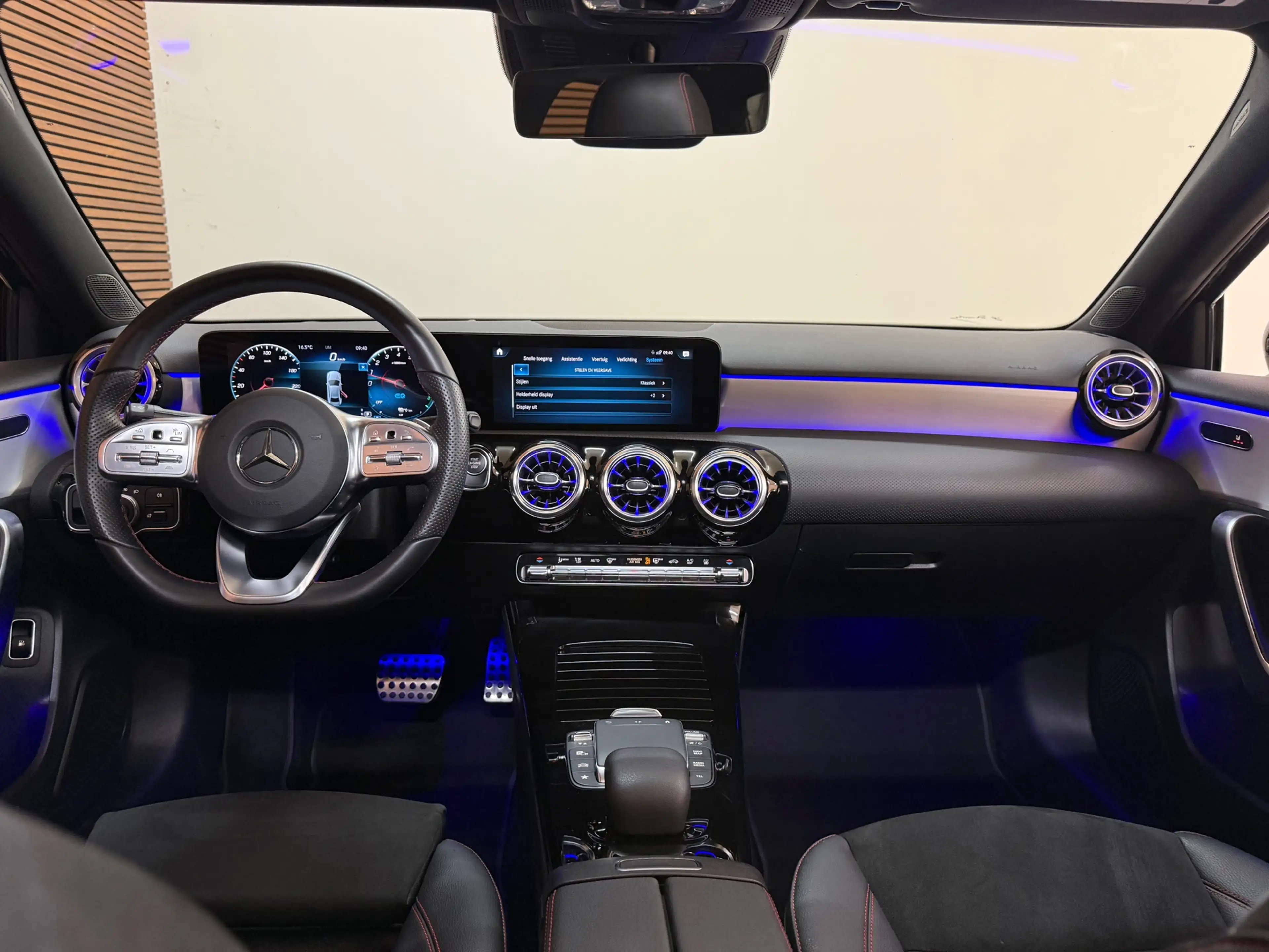Mercedes-Benz A 250 e AMG Line | Stoelverwarming | Alcantara | Panoram — photo 7