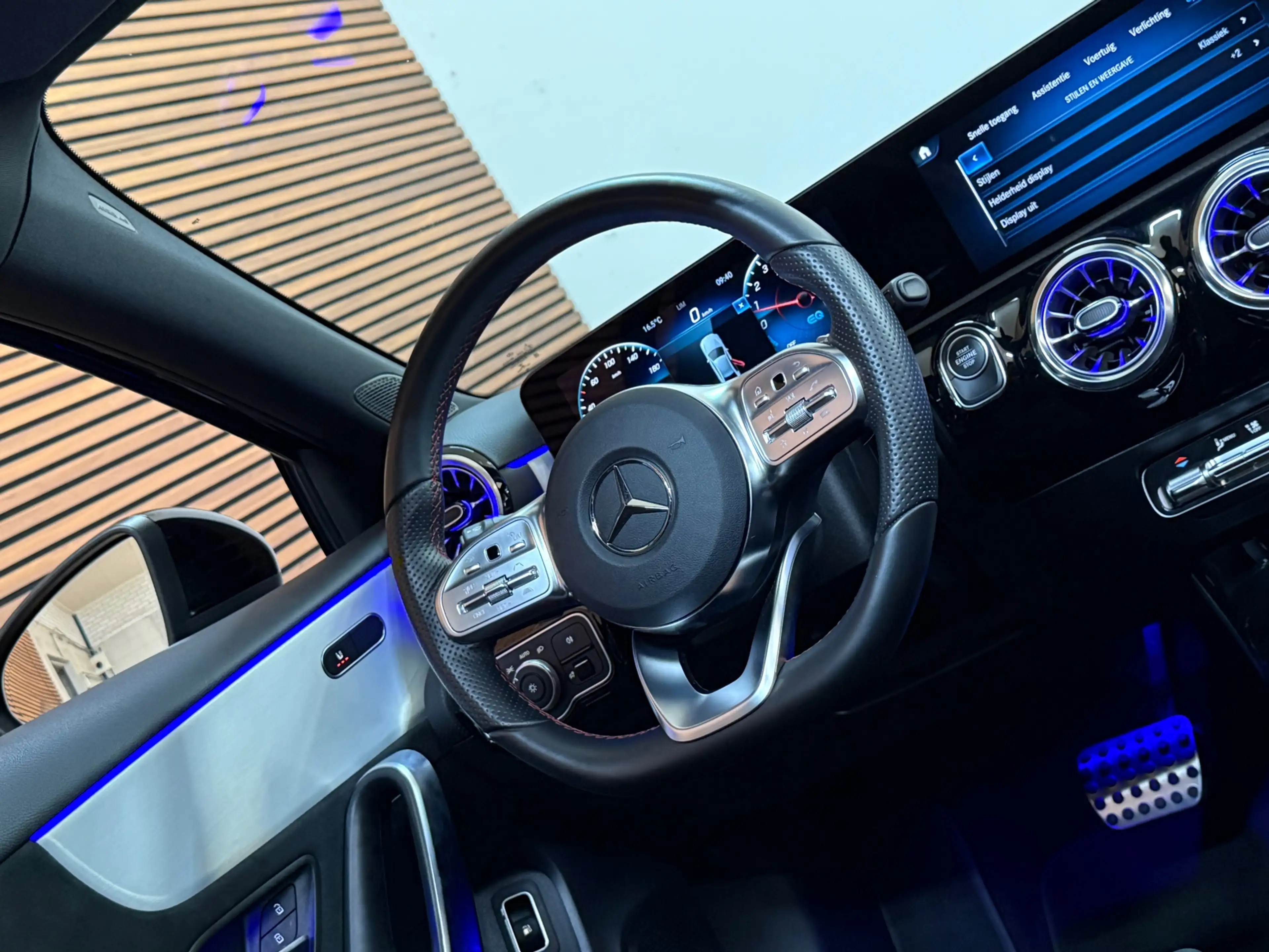 Mercedes-Benz A 250 e AMG Line | Stoelverwarming | Alcantara | Panoram — photo 15