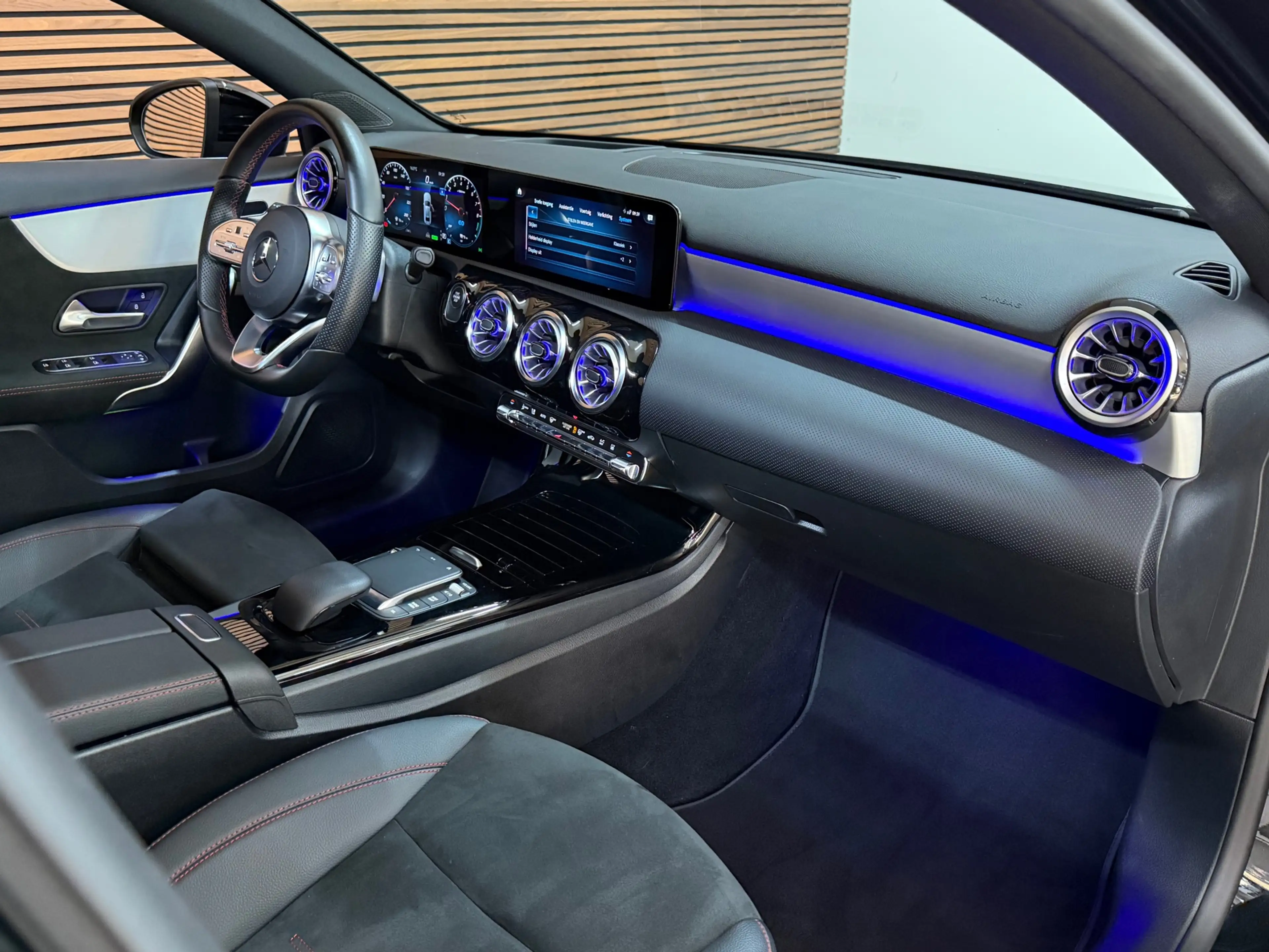 Mercedes-Benz A 250 e AMG Line | Stoelverwarming | Alcantara | Panoram — photo 6