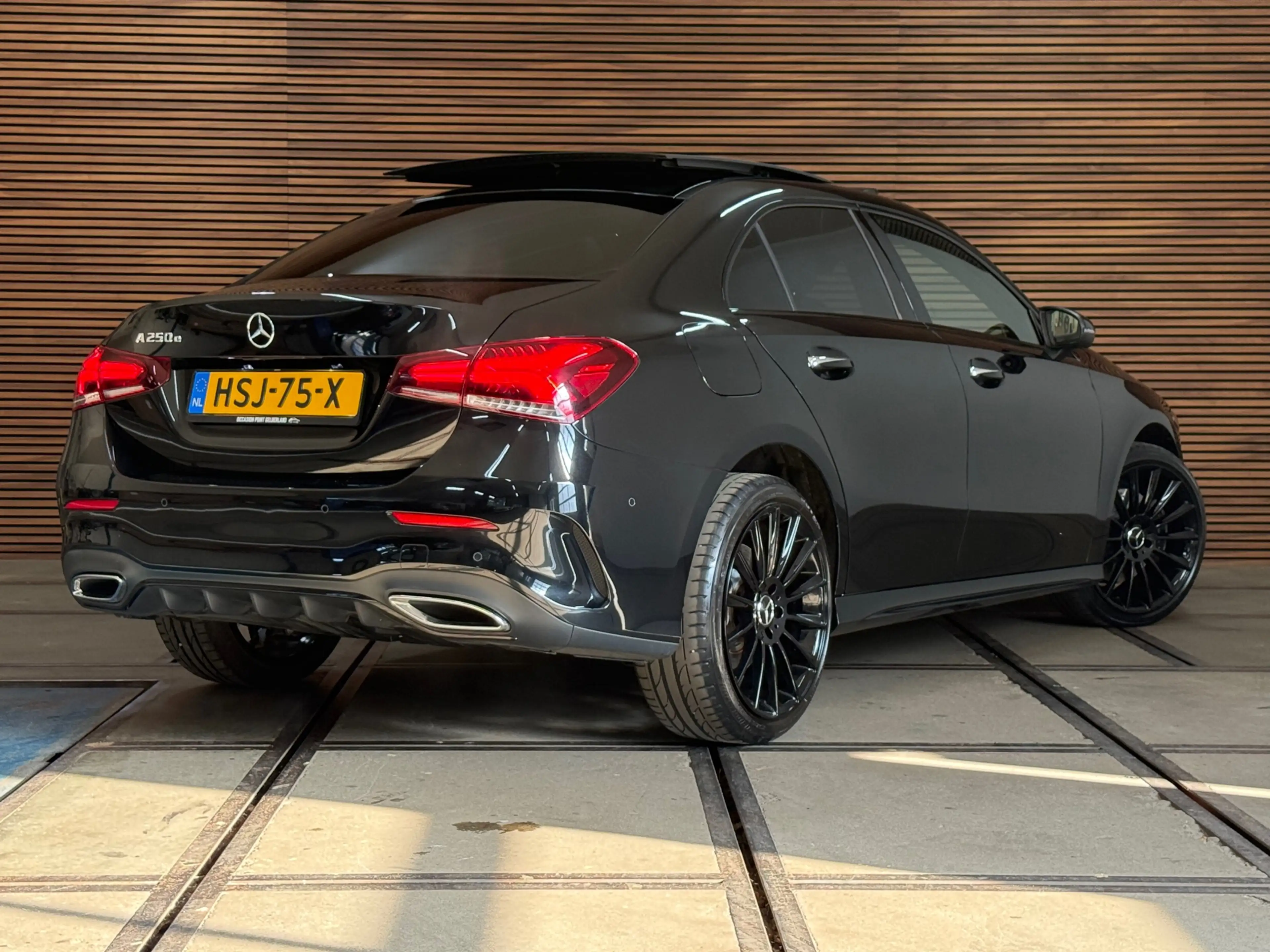 Mercedes-Benz A 250 e AMG Line | Stoelverwarming | Alcantara | Panoram — photo 4