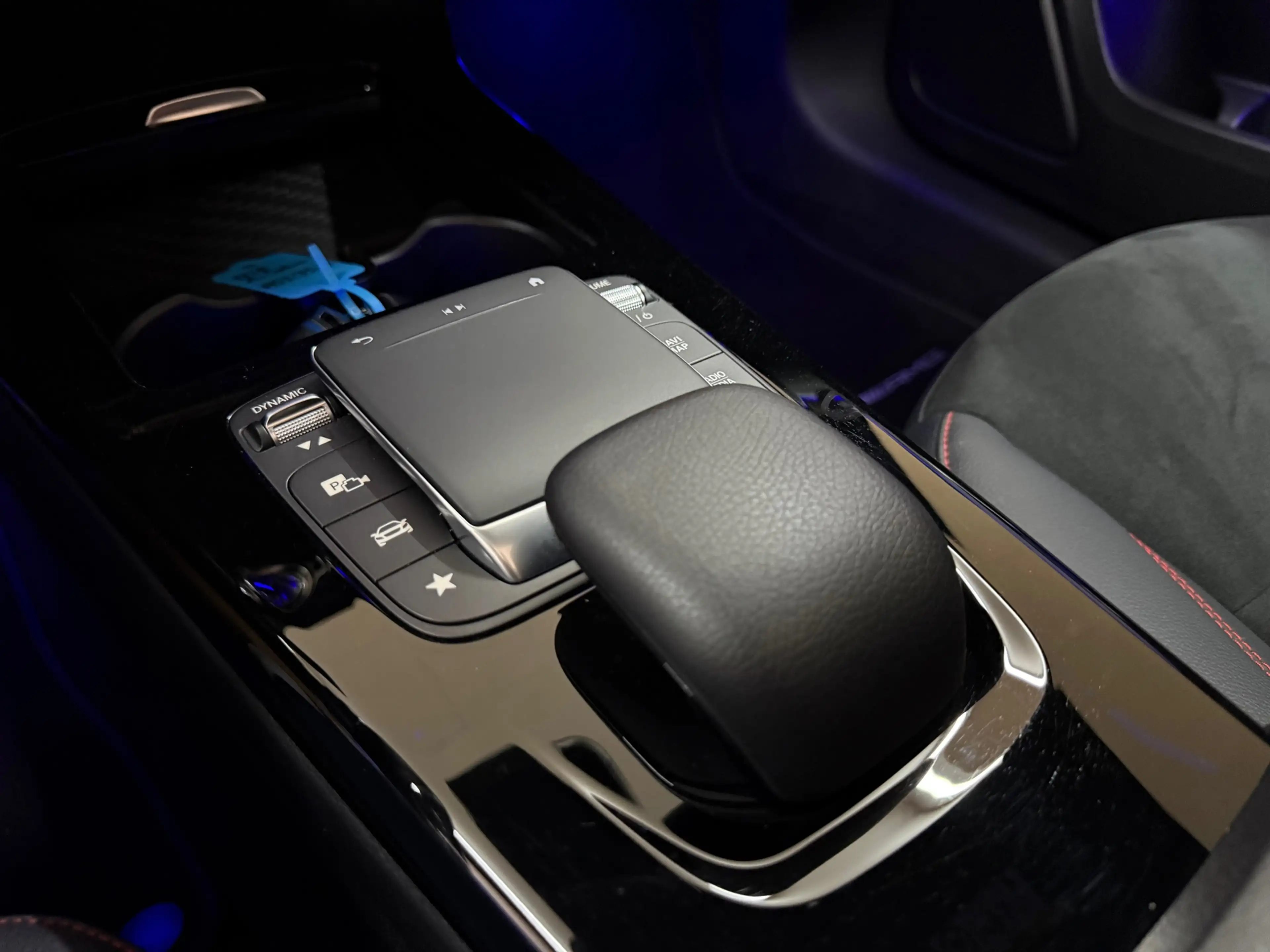 Mercedes-Benz A 250 e AMG Line | Stoelverwarming | Alcantara | Panoram — photo 11