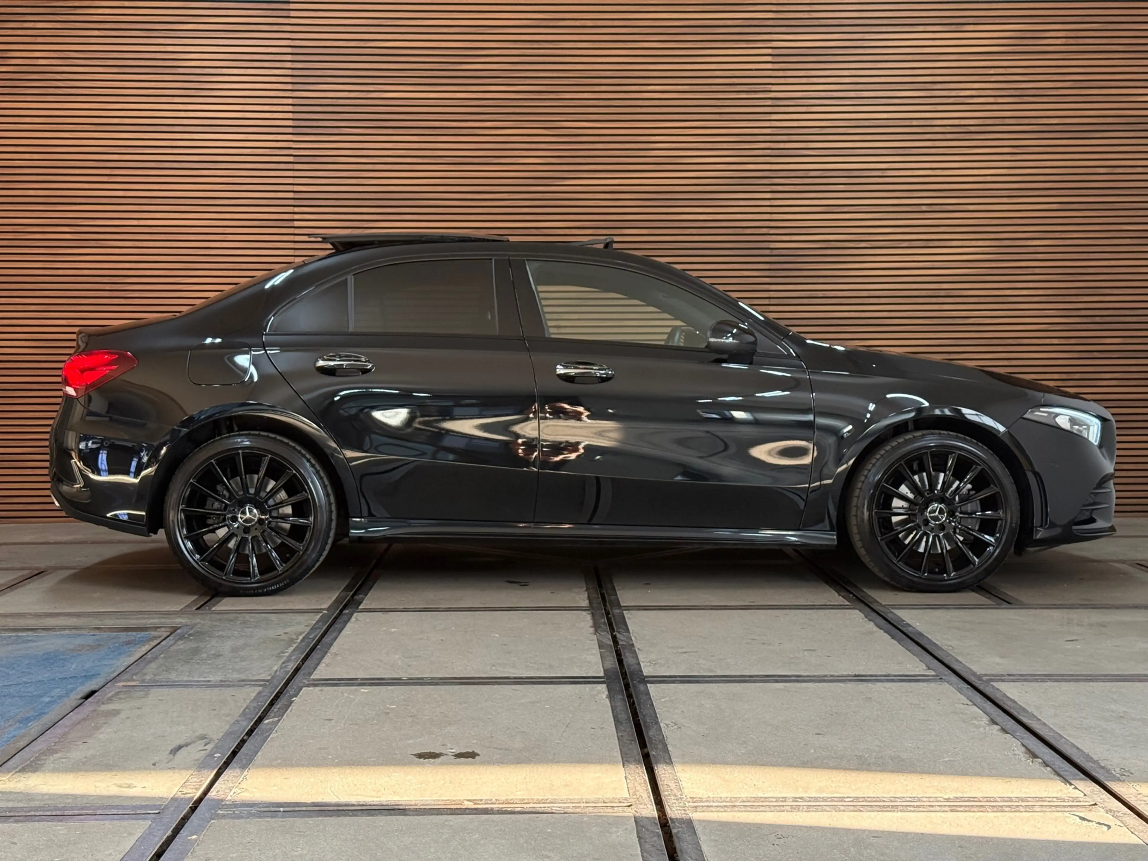 Mercedes-Benz A 250 e AMG Line | Stoelverwarming | Alcantara | Panoram — photo 5