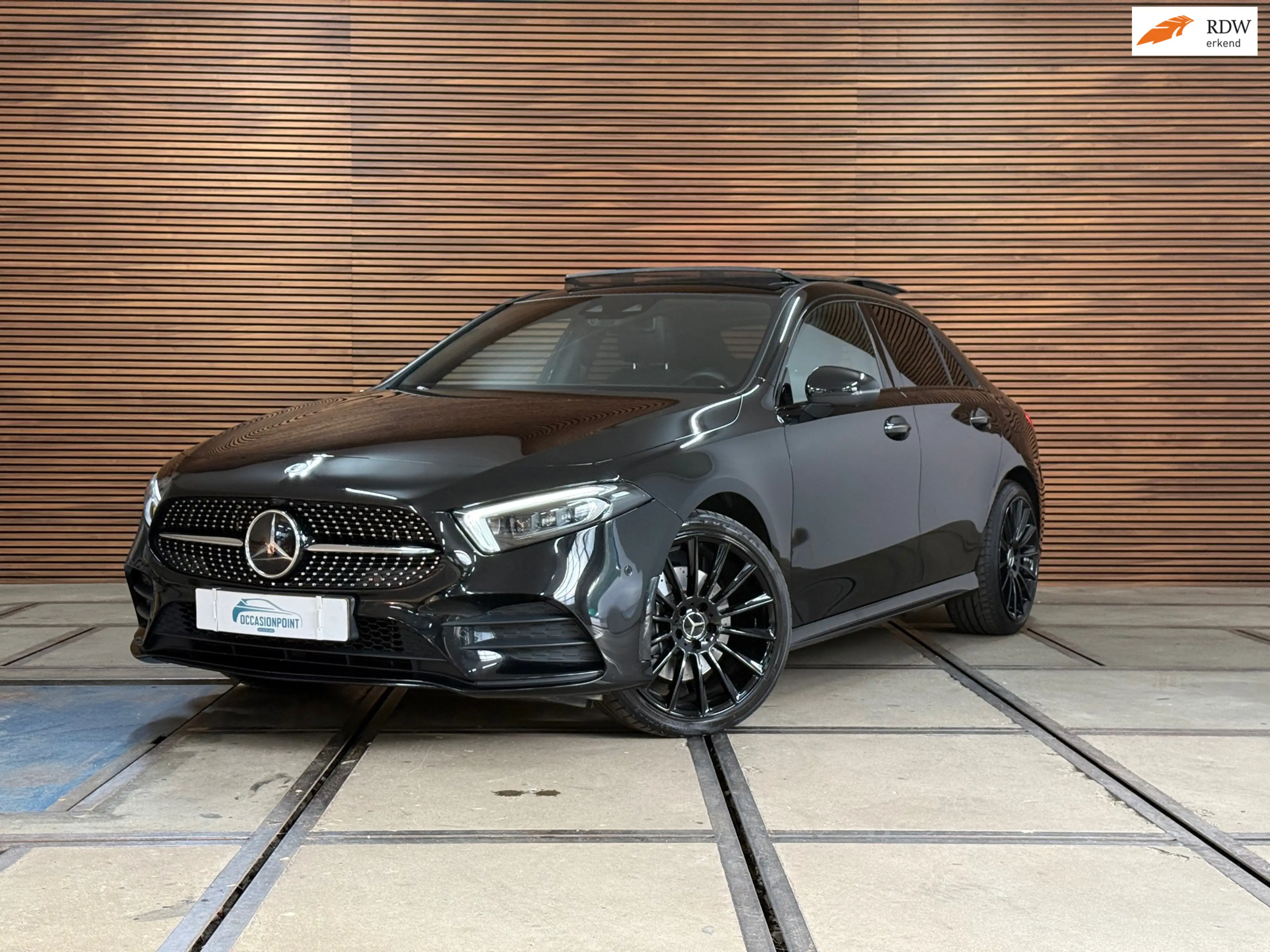 Mercedes-Benz A 250 e AMG Line | Stoelverwarming | Alcantara | Panoram